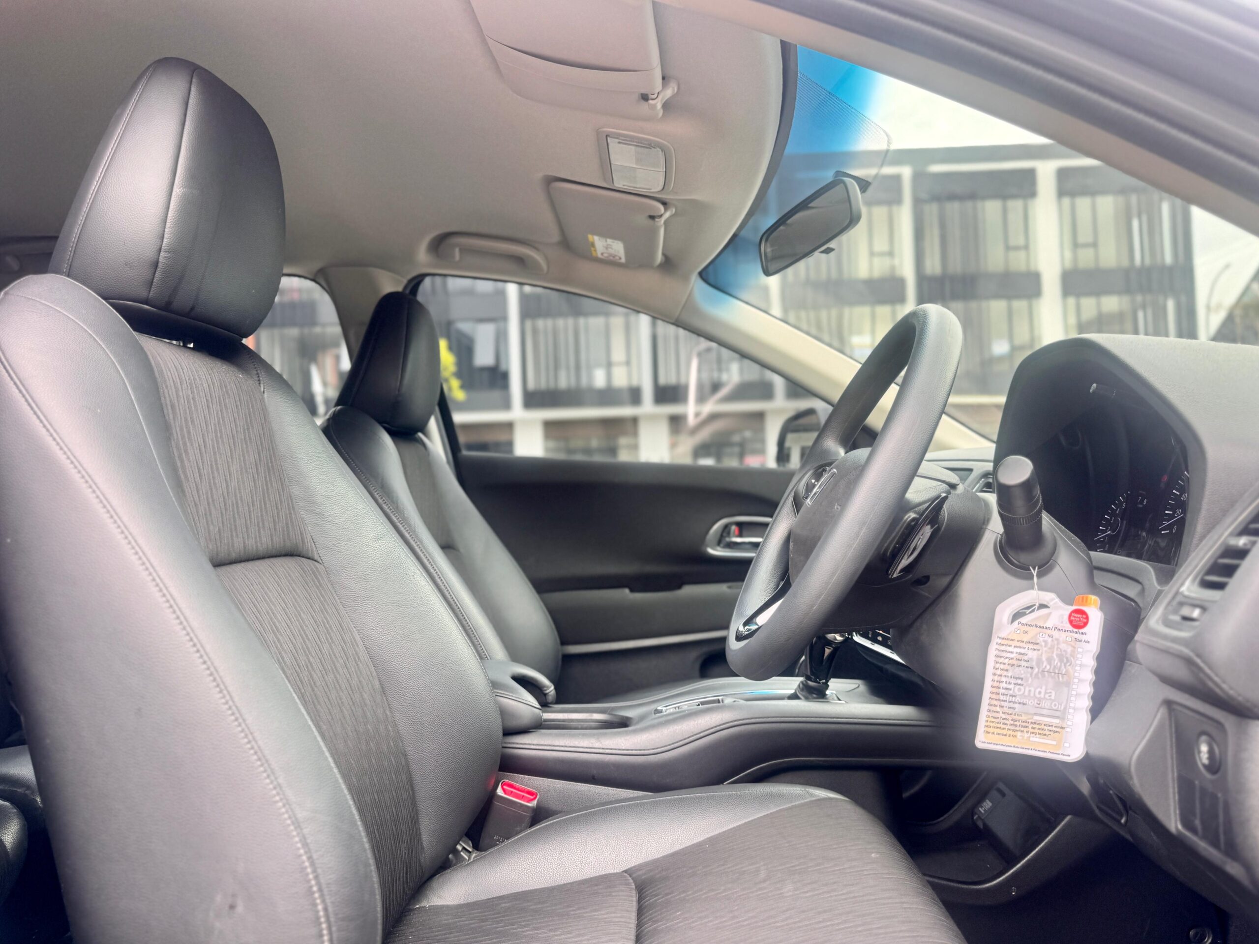 HRV E AT HITAM 2021 - Gambar 9