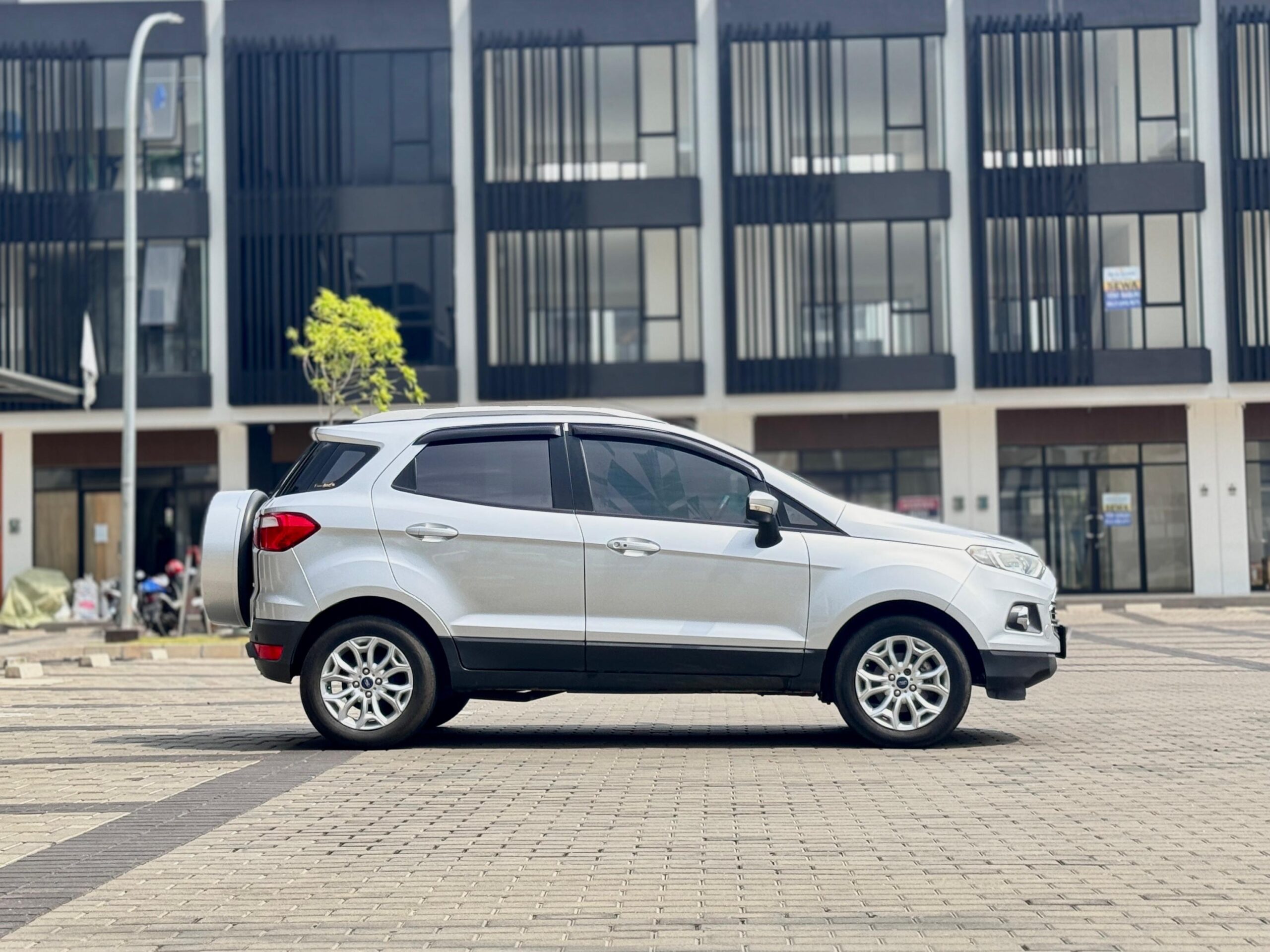 ECOSPORT TITANIUM AT SILVER 2014 - Gambar 6