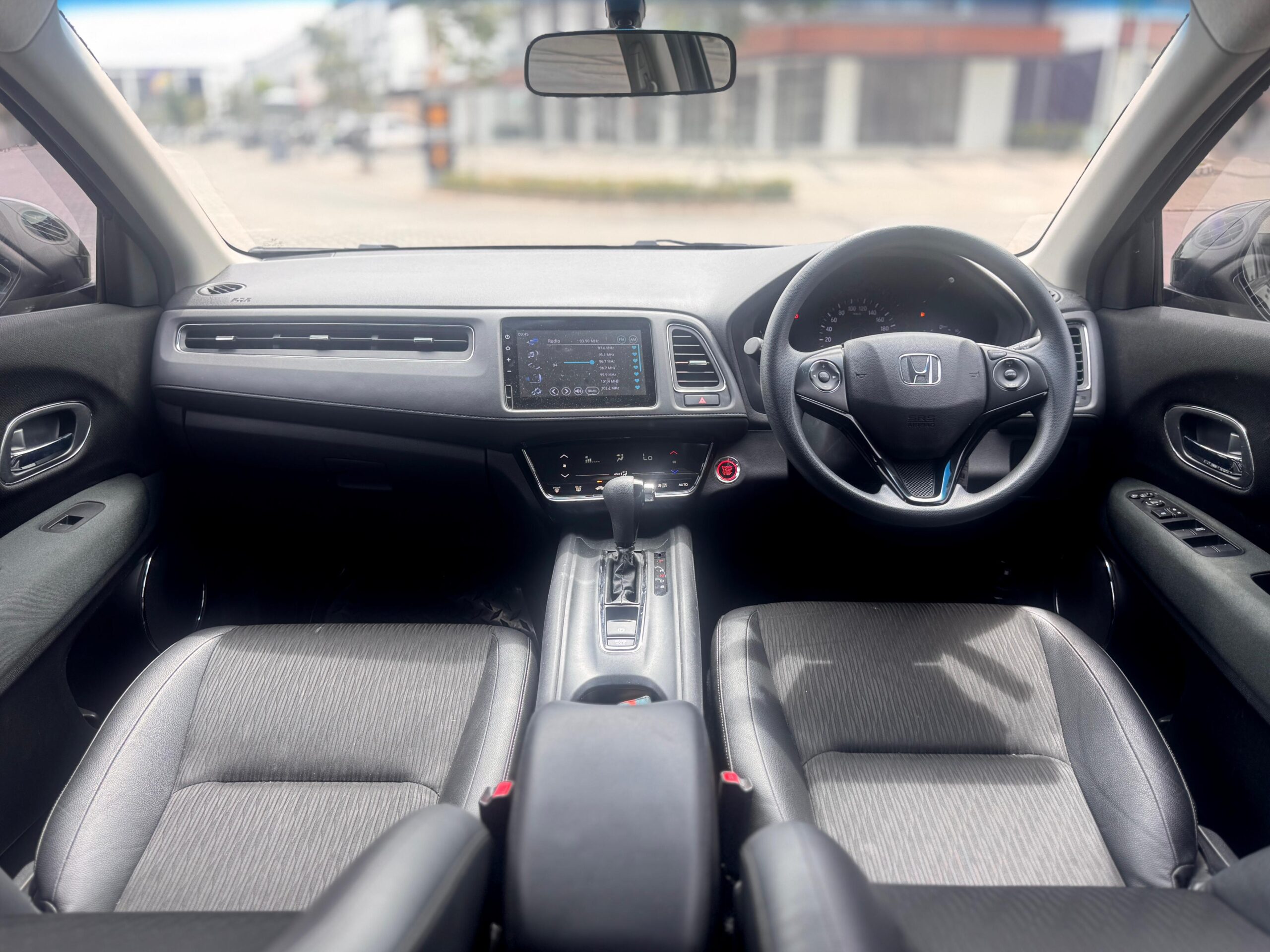 HRV E AT HITAM 2021 - Gambar 11