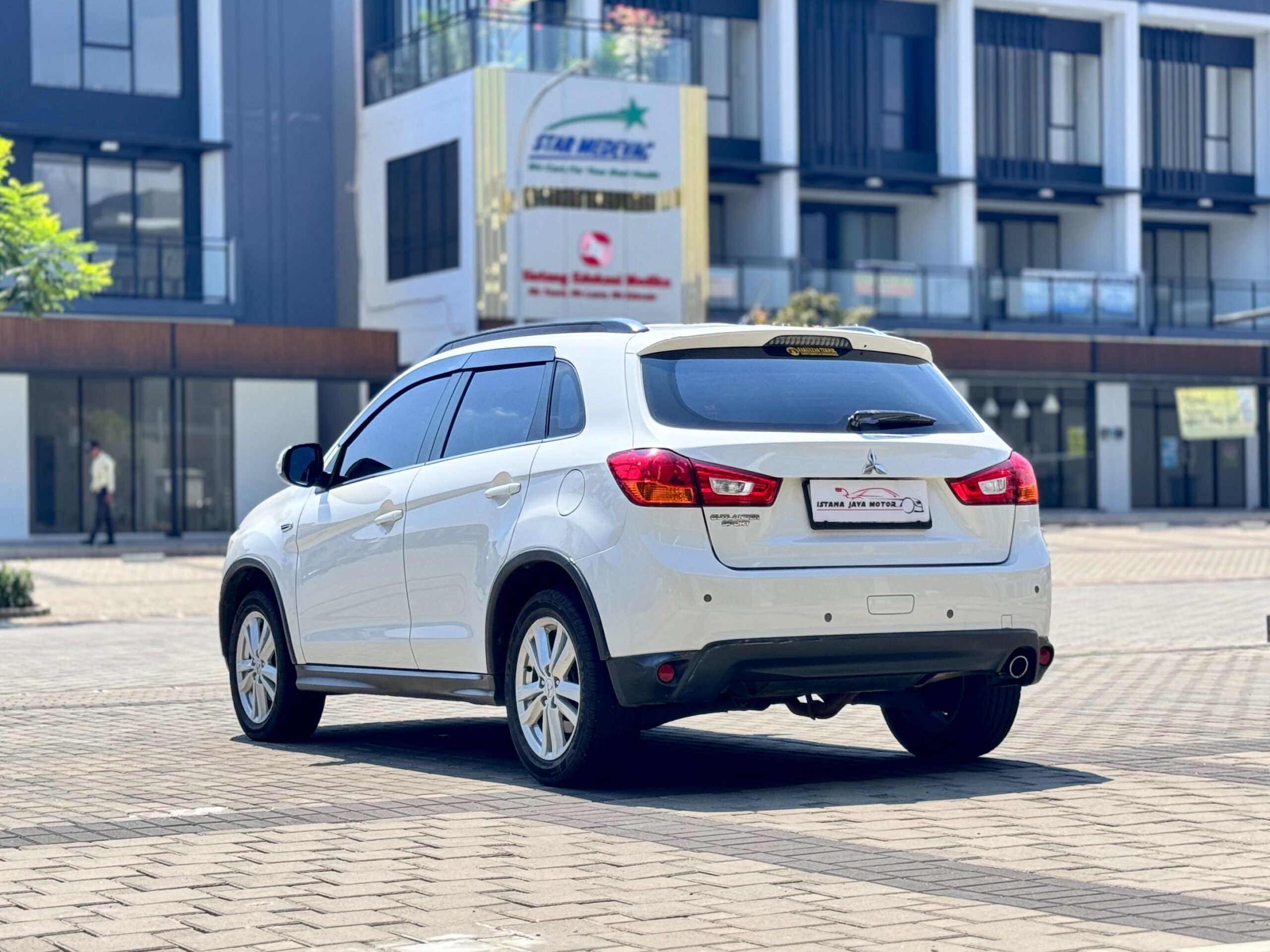 OUTLANDER 2.0 GLS AT PUTIH 2014 - Gambar 4