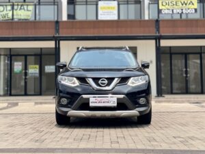 XTRAIL 2.5 AT HITAM 2015