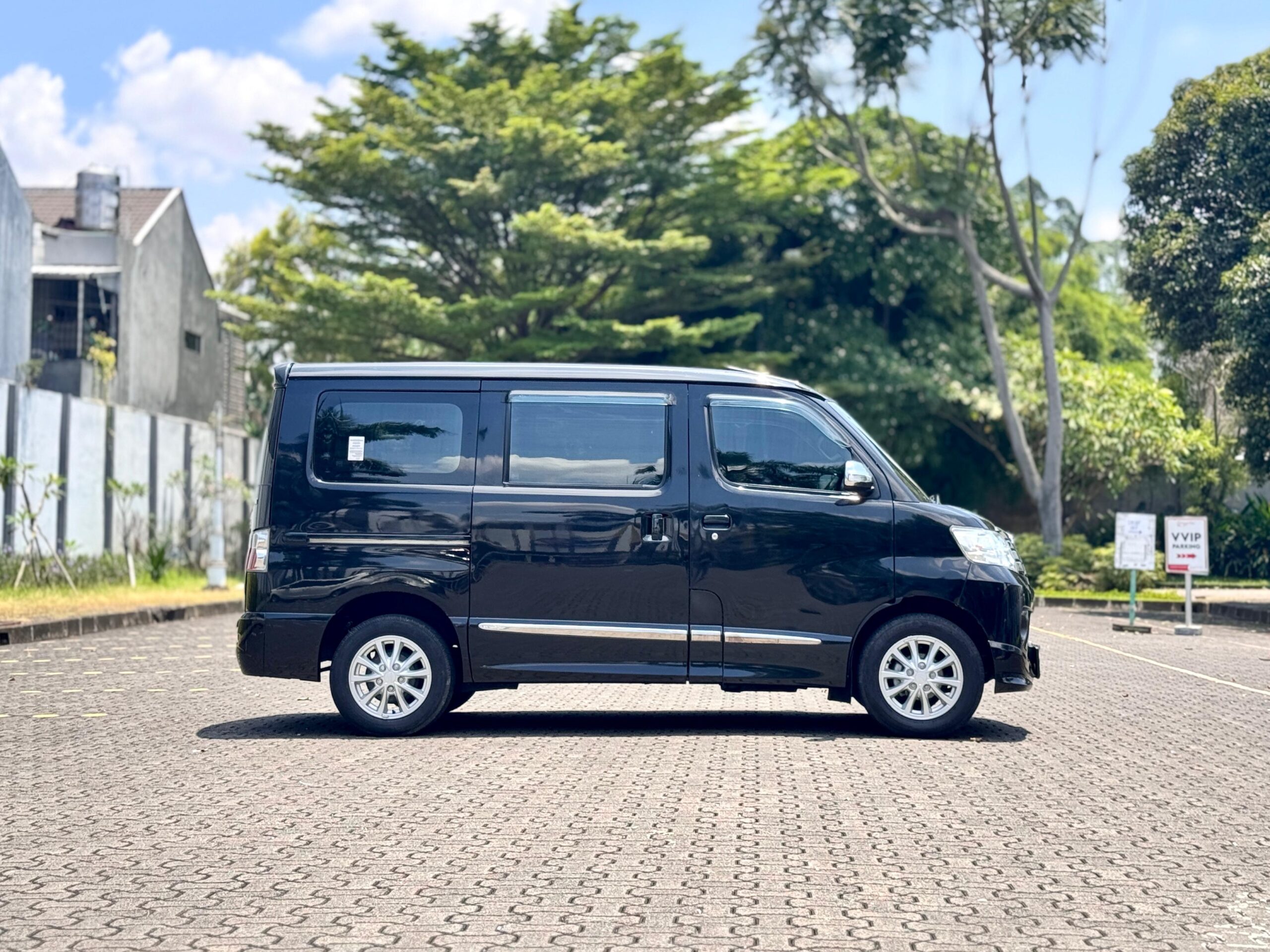 LUXIO MT HITAM 2020 - Gambar 5