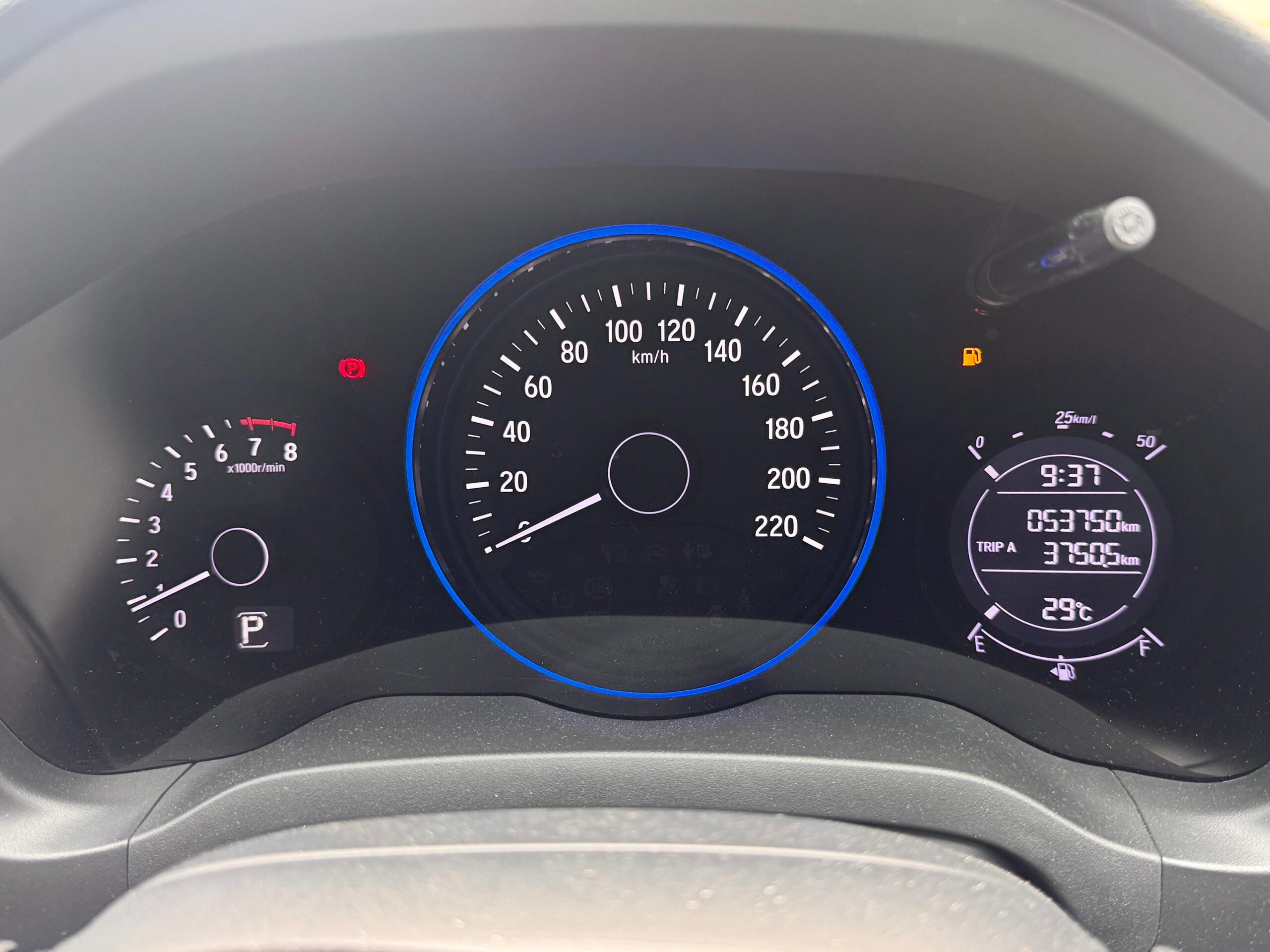 HRV E AT HITAM 2021 - Gambar 8