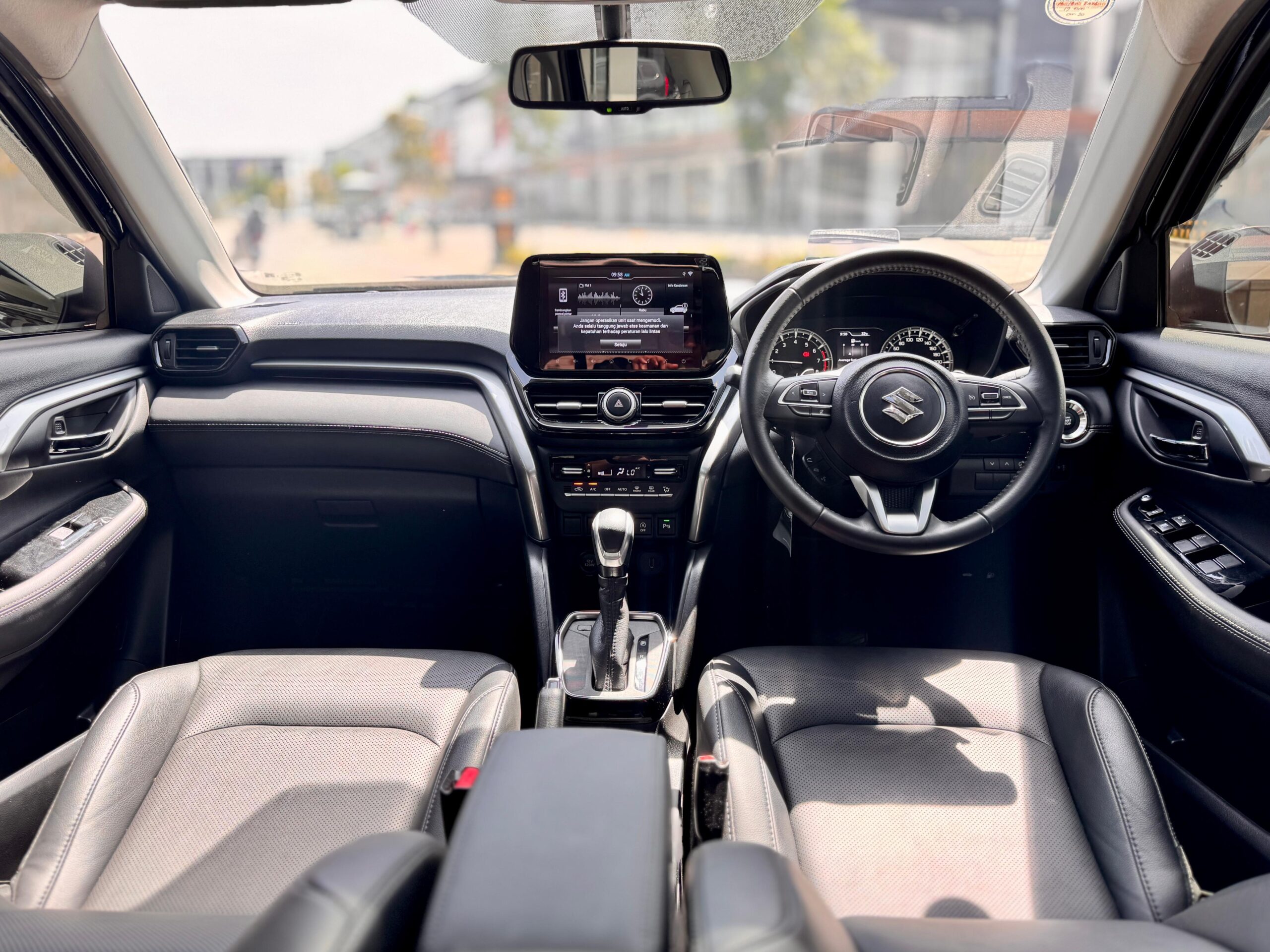 GRAND VITARA GX AT HITAM 2024 - Gambar 9