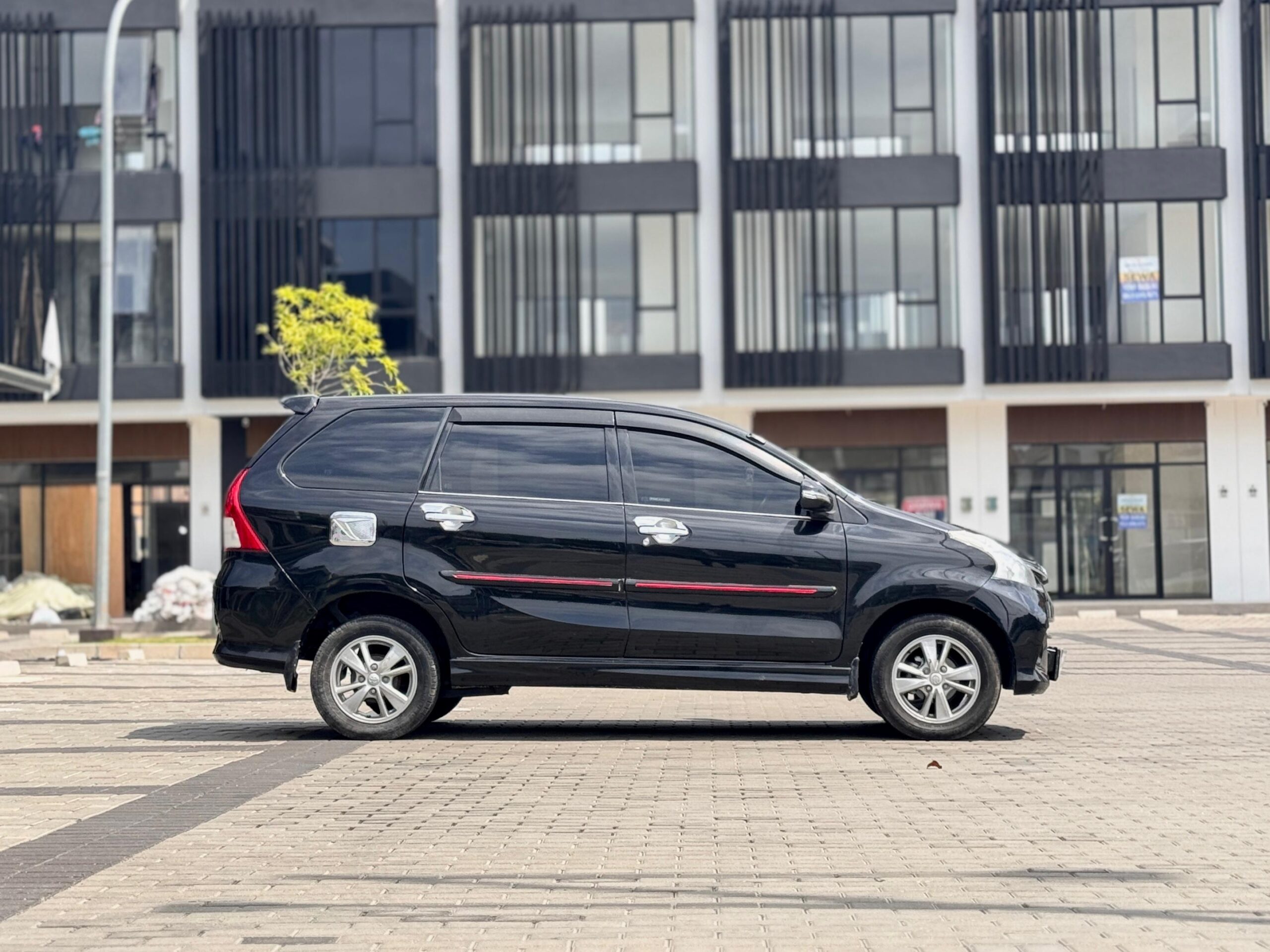 AVANZA VELOZ 1.5 AT HITAM 2012 - Gambar 6