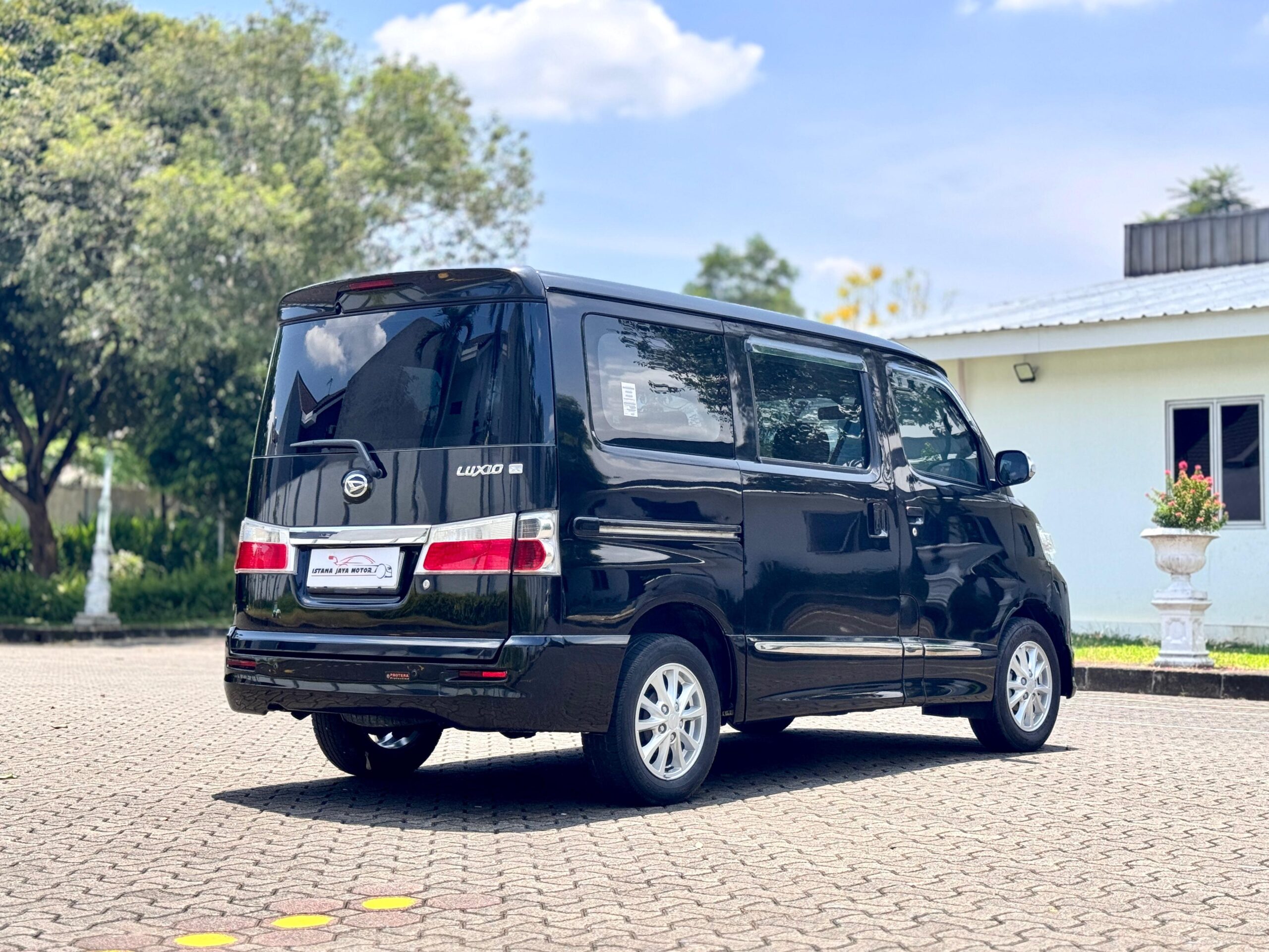 LUXIO MT HITAM 2020 - Gambar 6