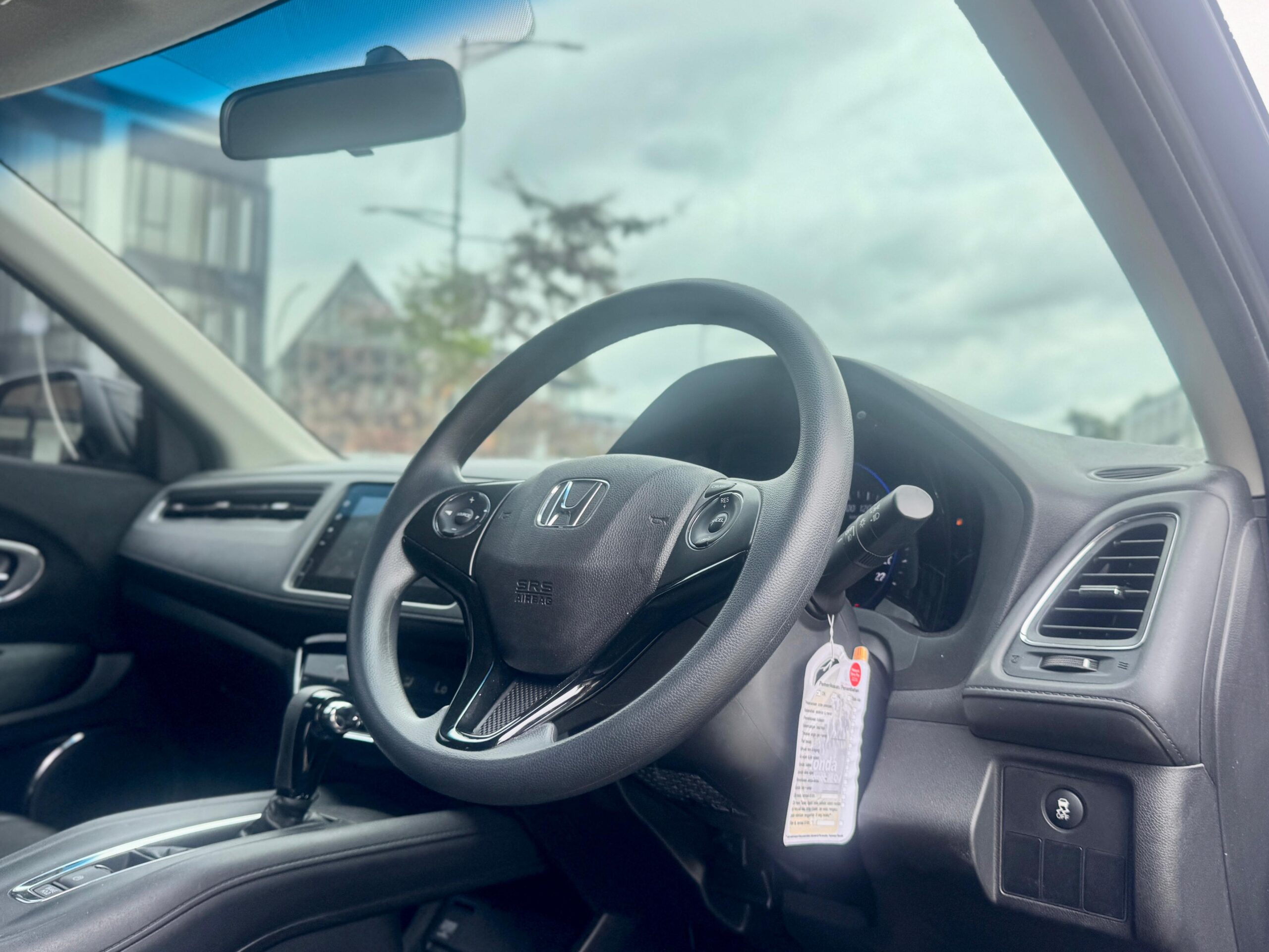 HRV E AT HITAM 2021 - Gambar 10