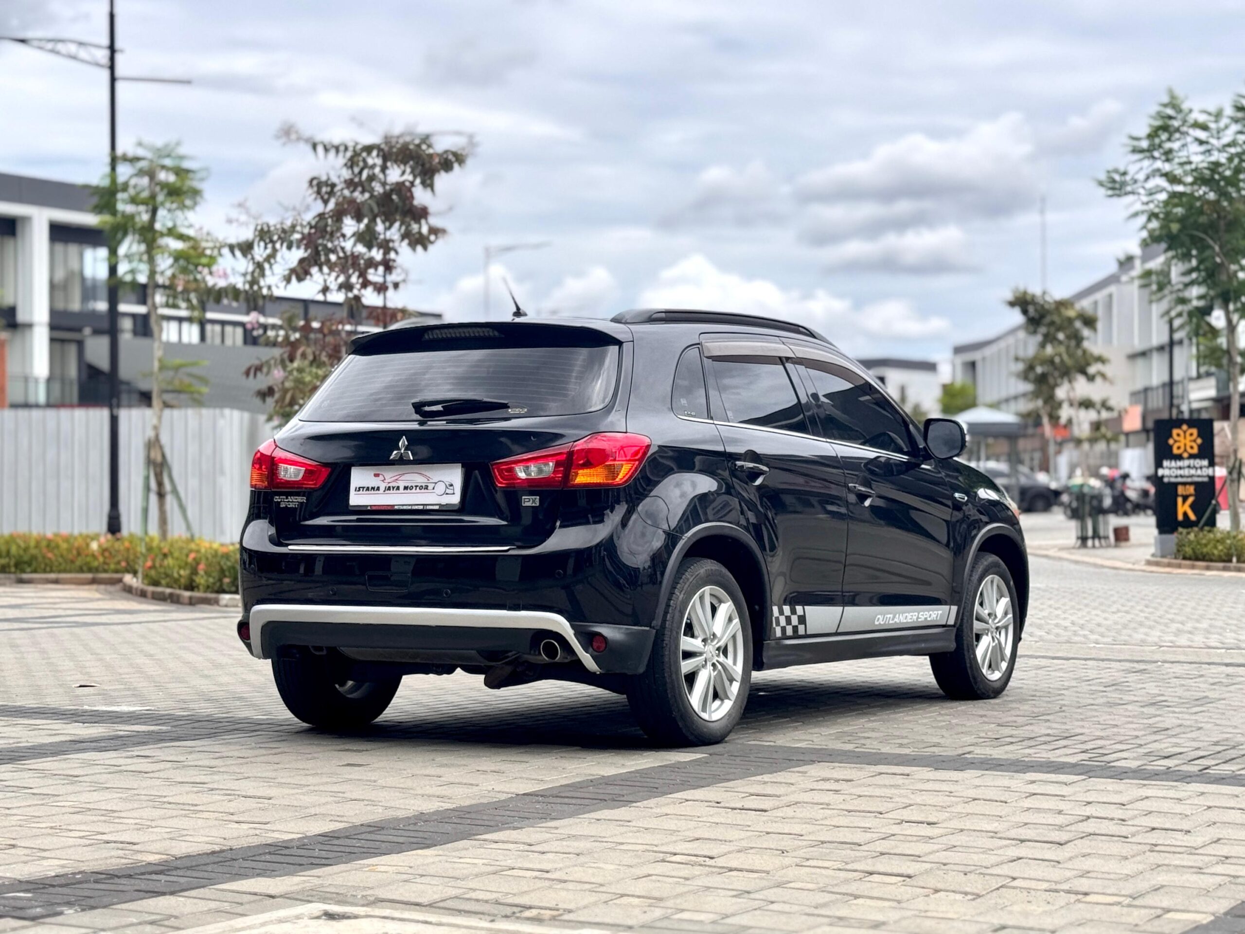 OUTLANDER PX AT HITAM 2018 - Gambar 6