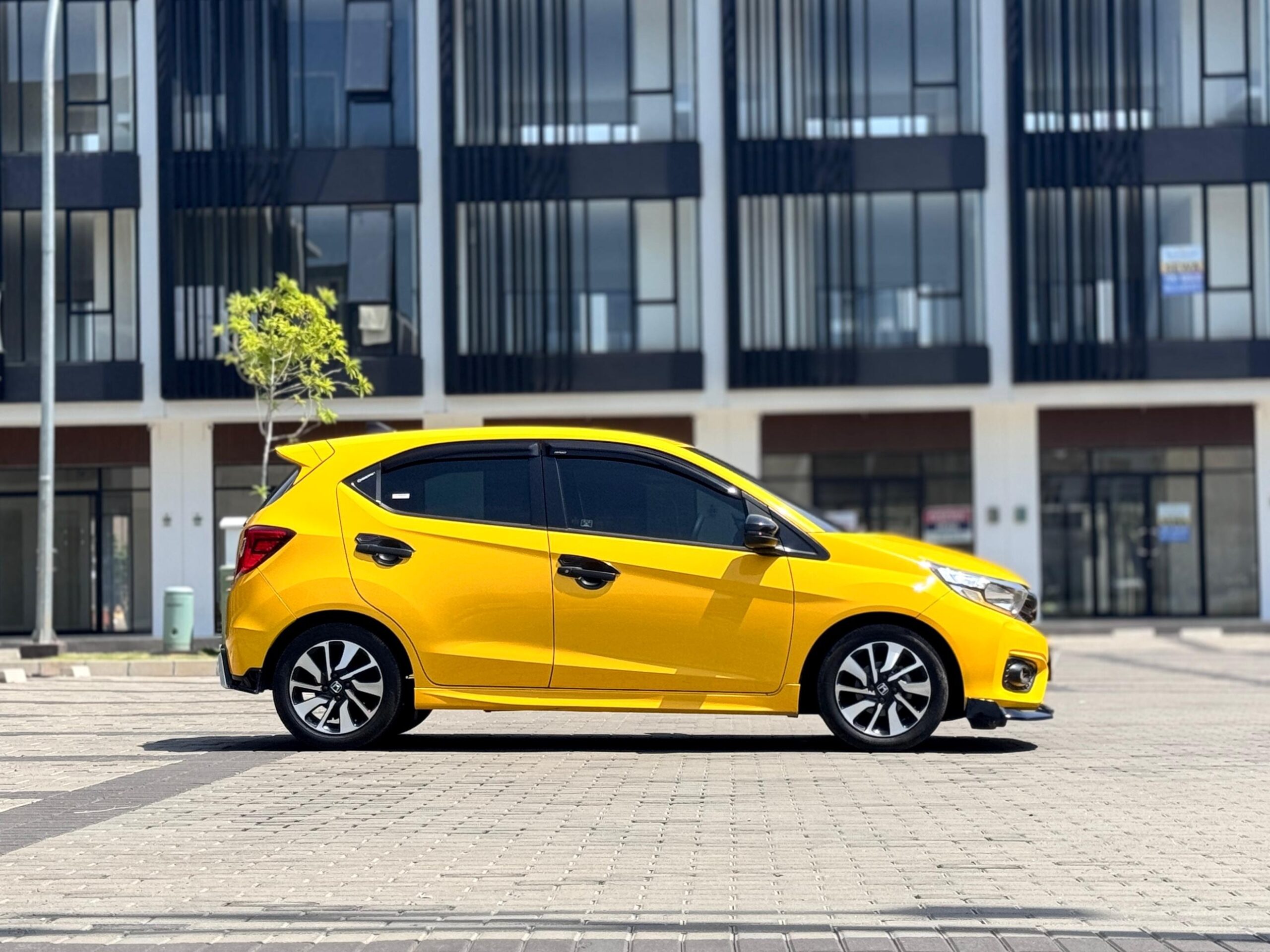 BRIO RS AT KUNING 2020 - Gambar 6