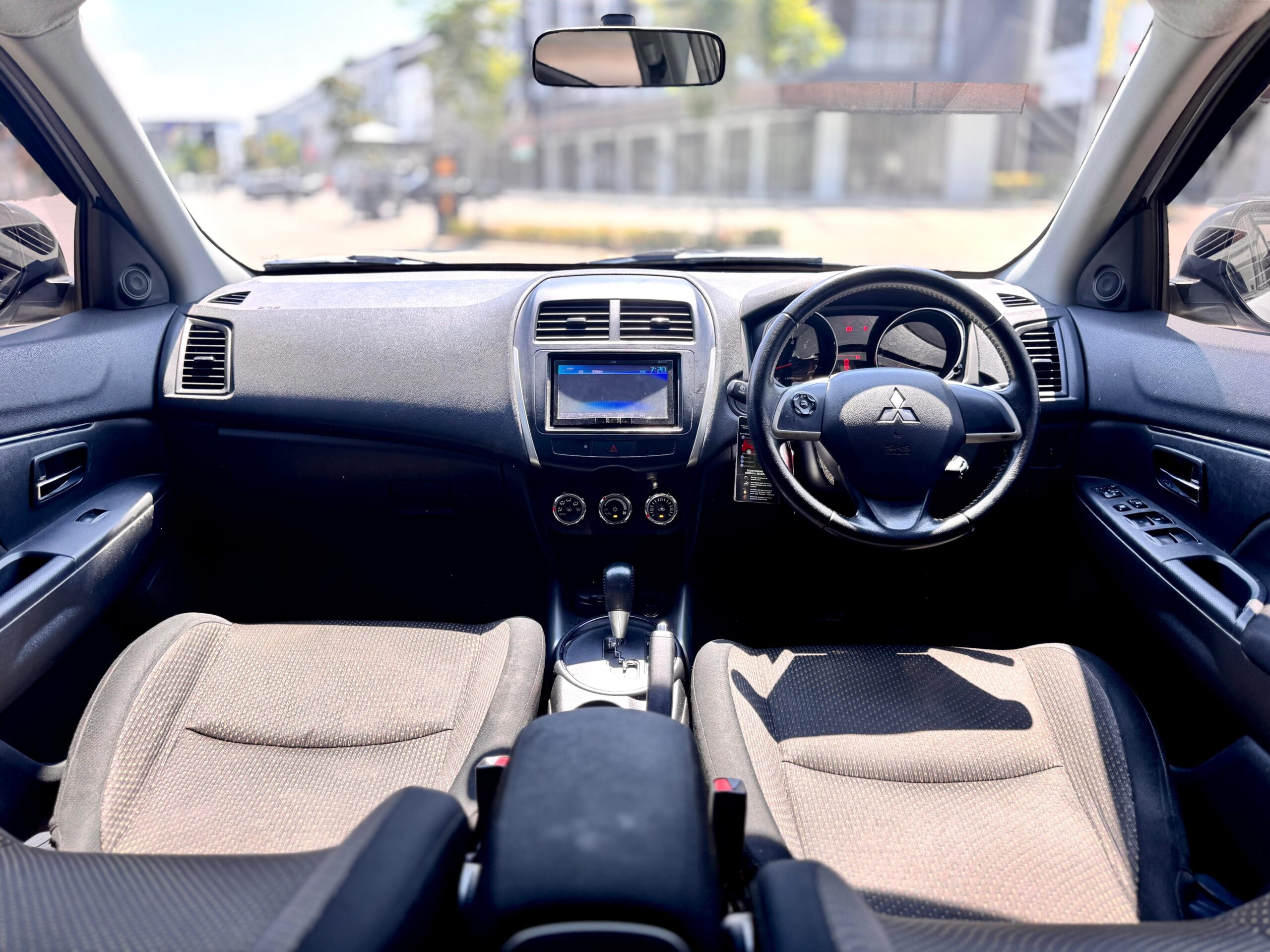 OUTLANDER 2.0 GLS AT PUTIH 2014 - Gambar 9