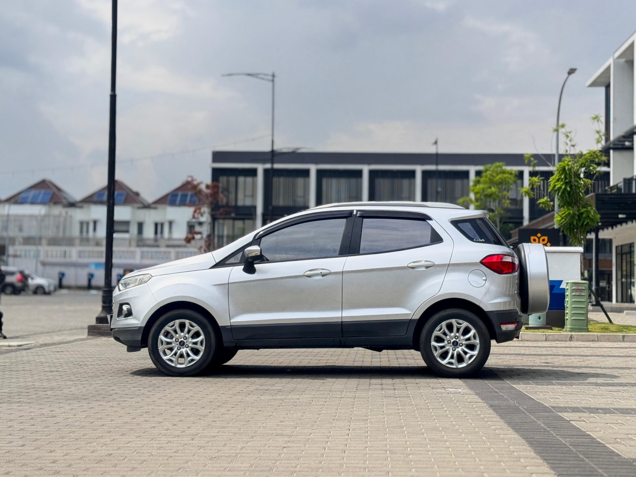 ECOSPORT TITANIUM AT SILVER 2014 - Gambar 7