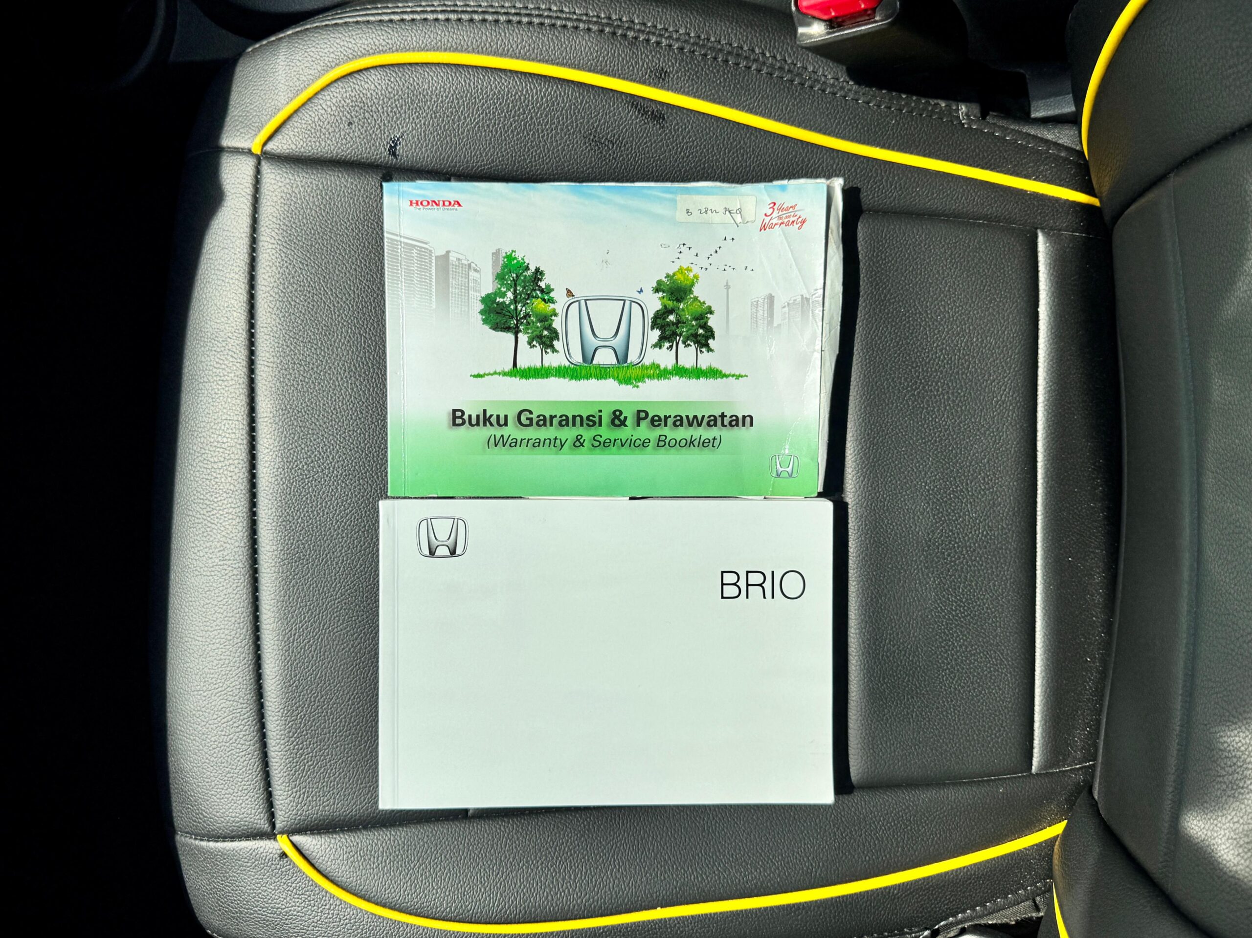 BRIO RS AT KUNING 2020 - Gambar 15