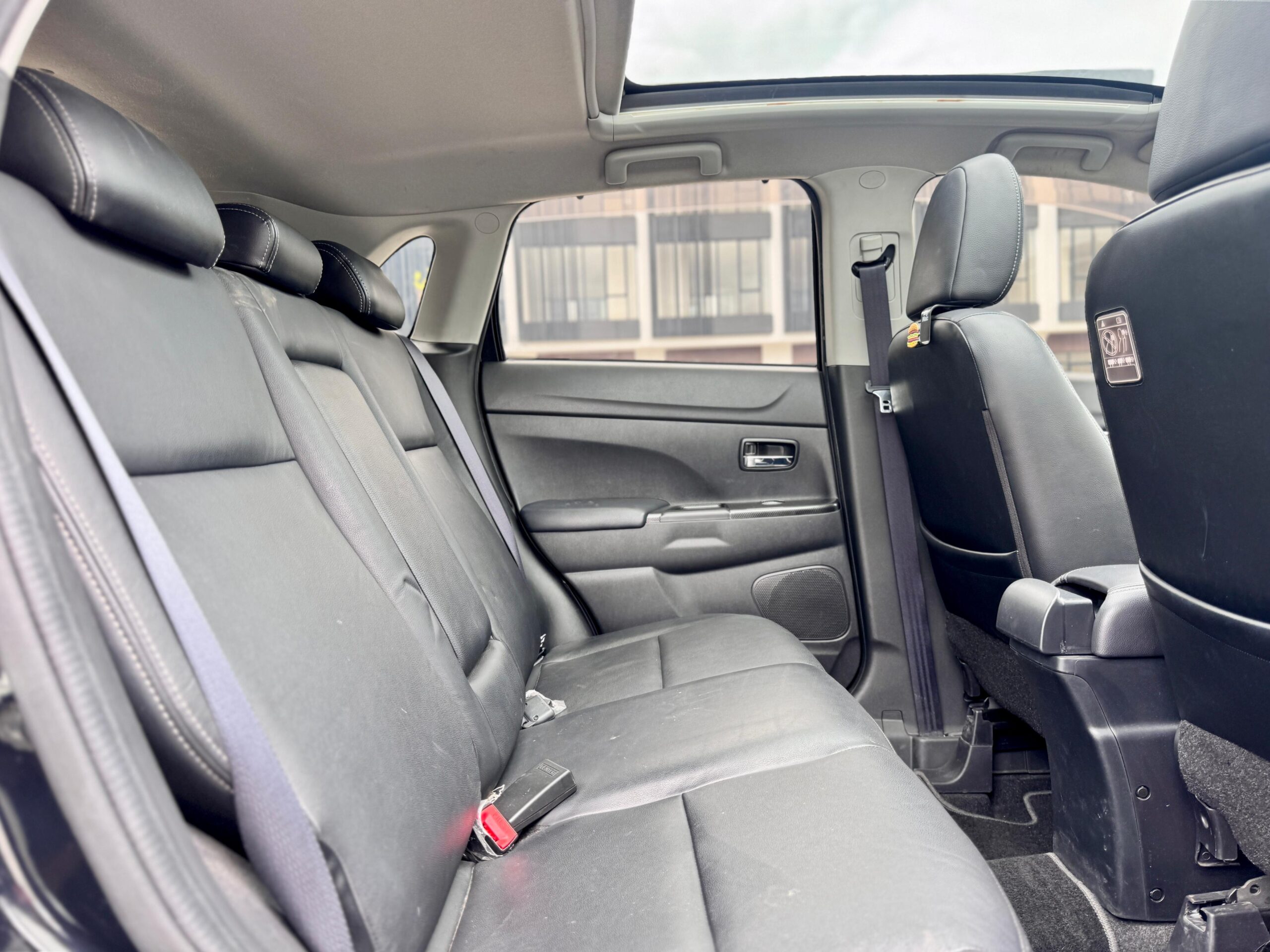 OUTLANDER PX AT HITAM 2018 - Gambar 13