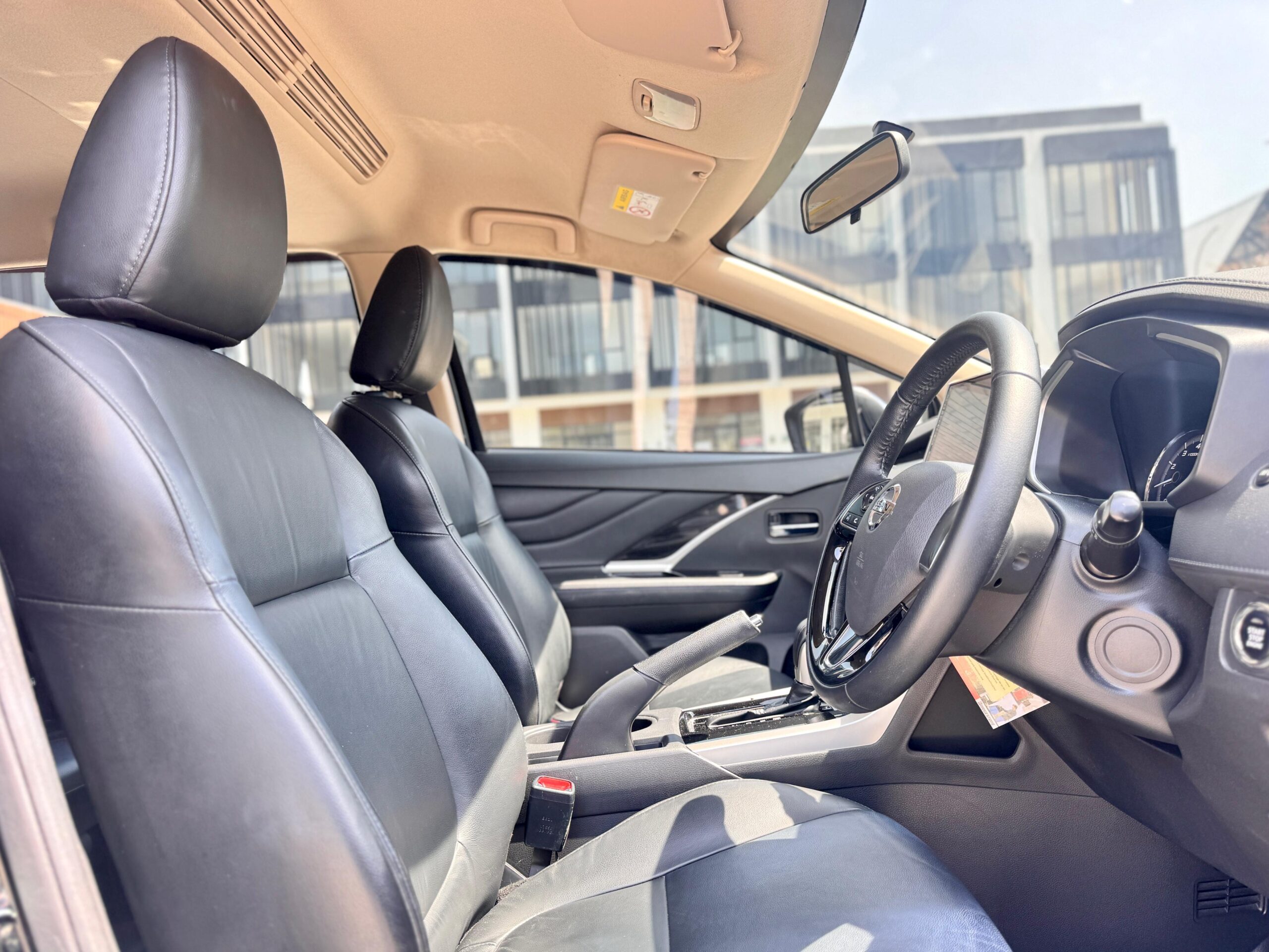 LIVINA VL AT HITAM 2021 - Gambar 10