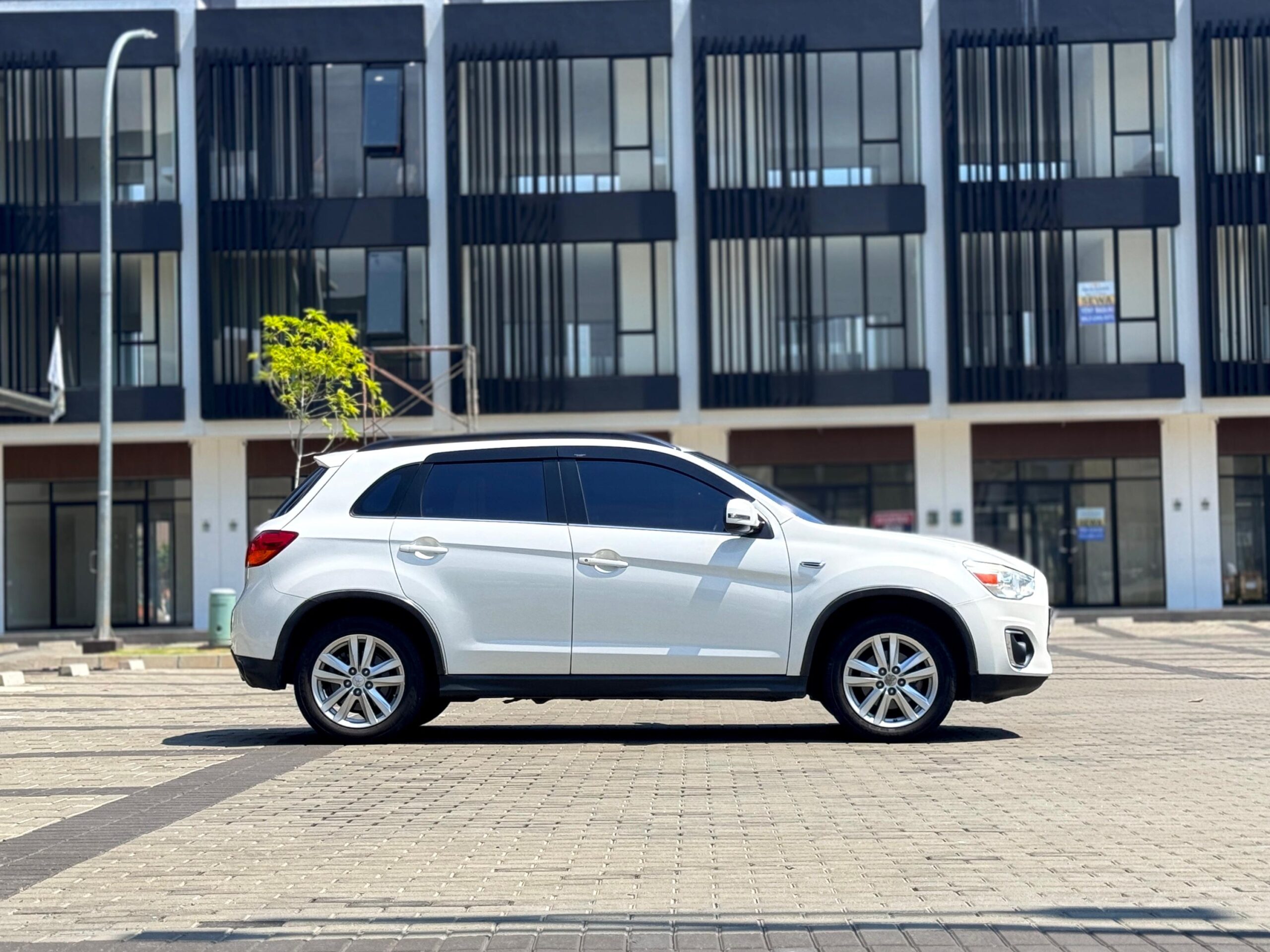 OUTLANDER 2.0 GLS AT PUTIH 2014 - Gambar 7