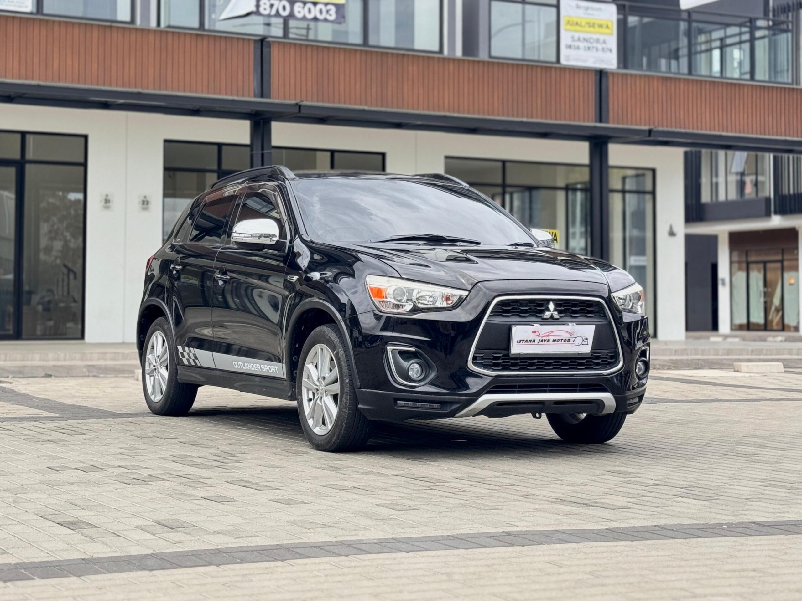 OUTLANDER PX AT HITAM 2018 - Gambar 2