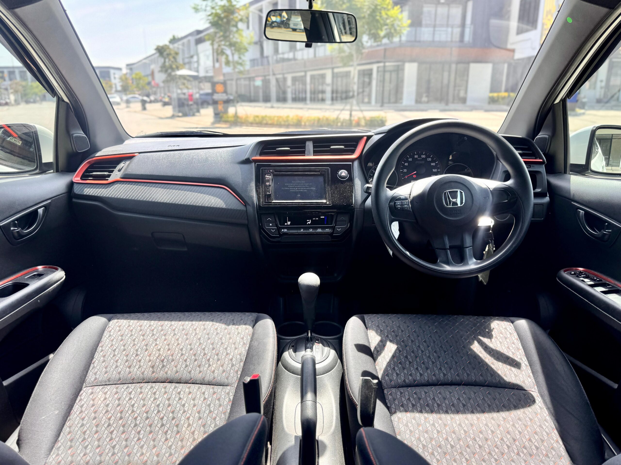 BRIO RS AT PUTIH 2020 - Gambar 9