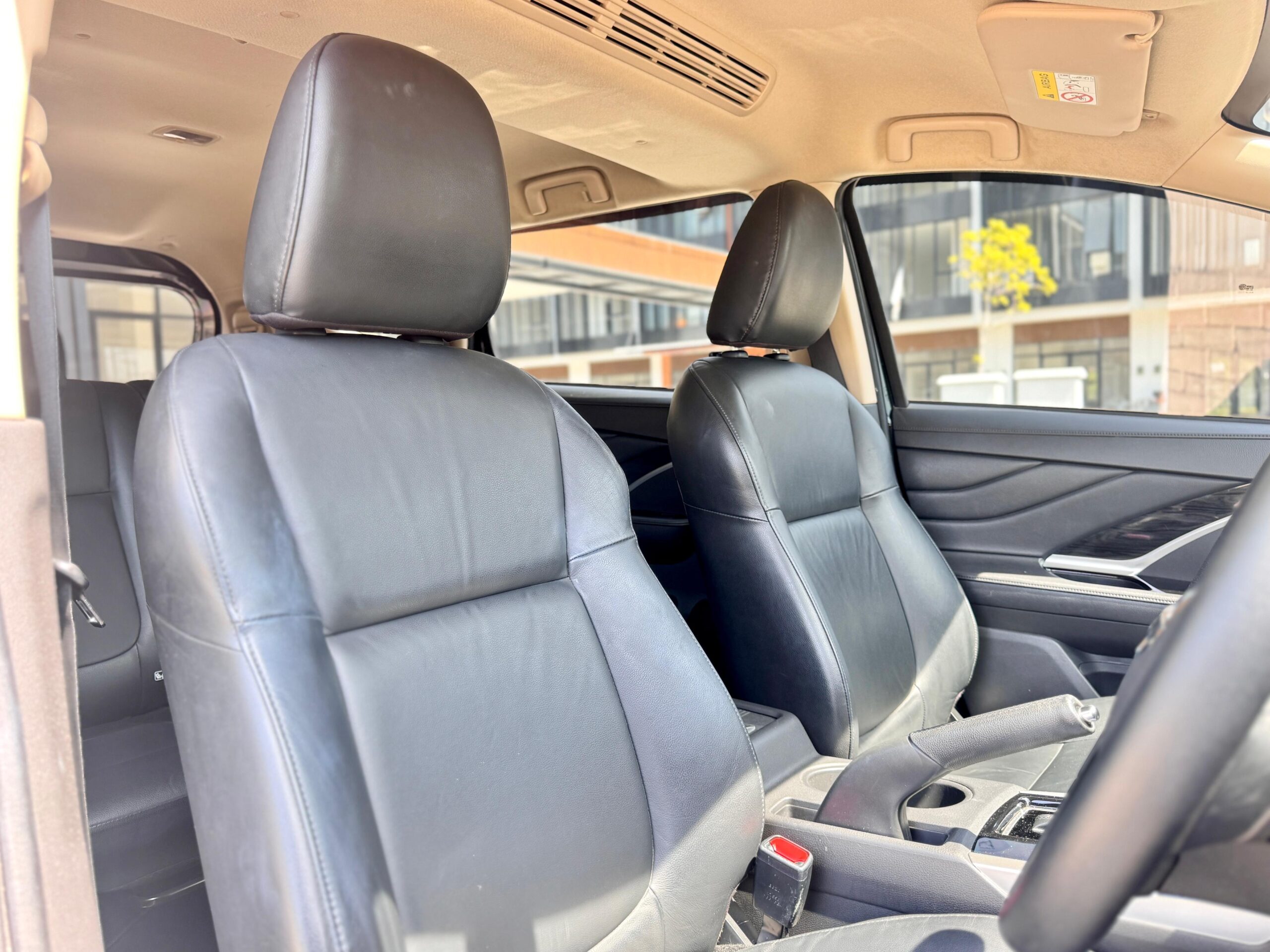 LIVINA VL AT HITAM 2021 - Gambar 12