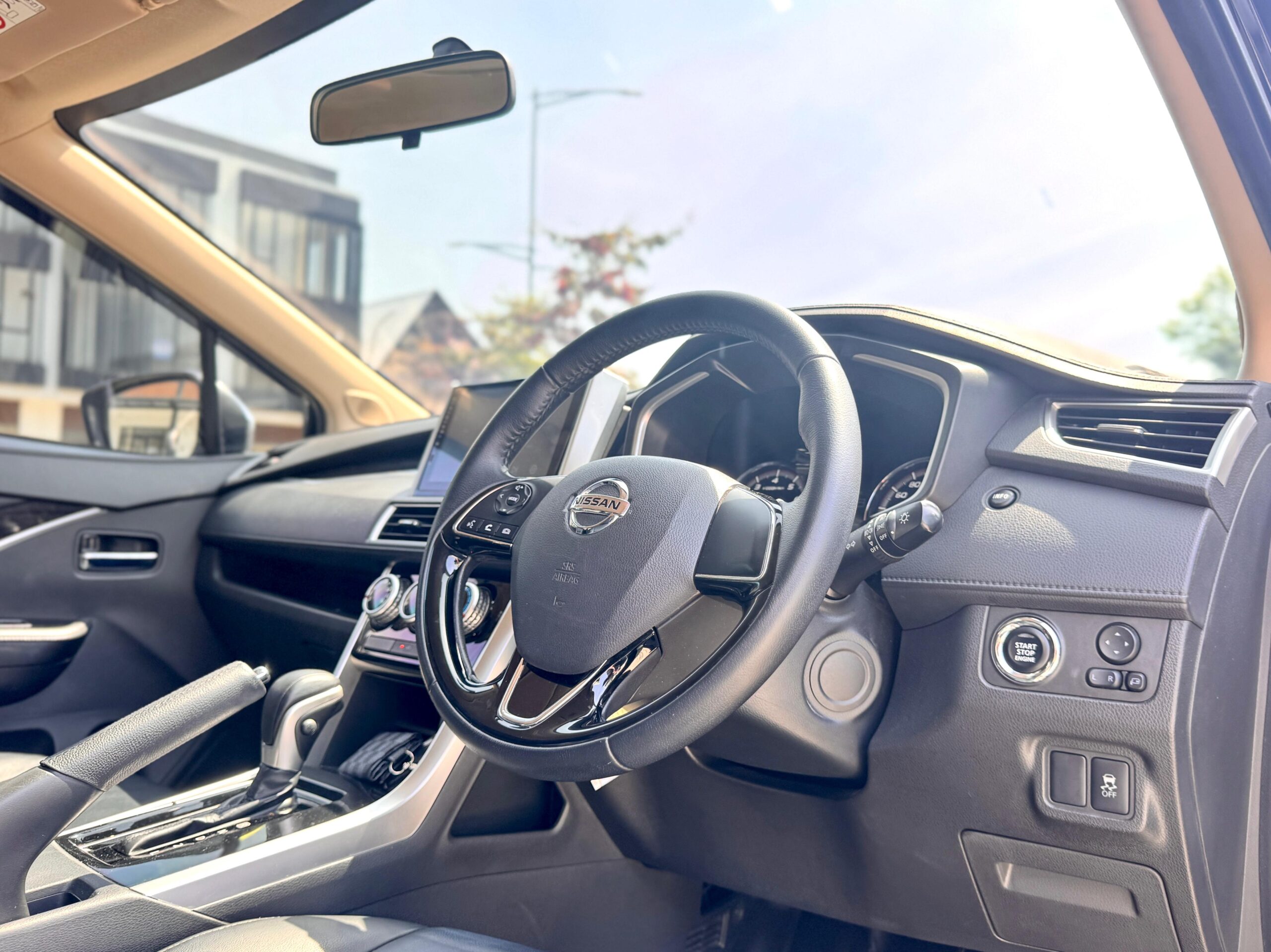 LIVINA VL AT HITAM 2021 - Gambar 11