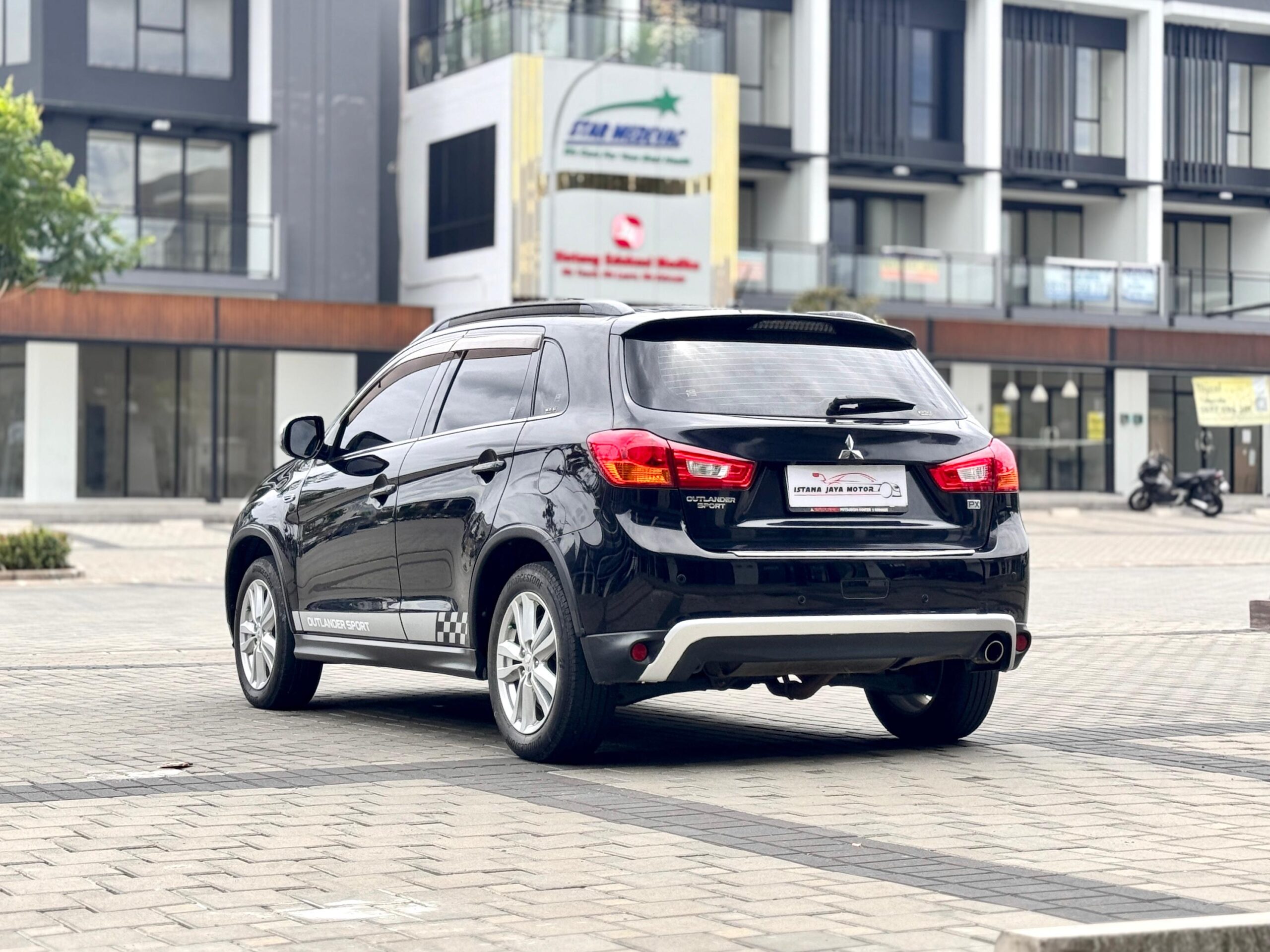 OUTLANDER PX AT HITAM 2018 - Gambar 7