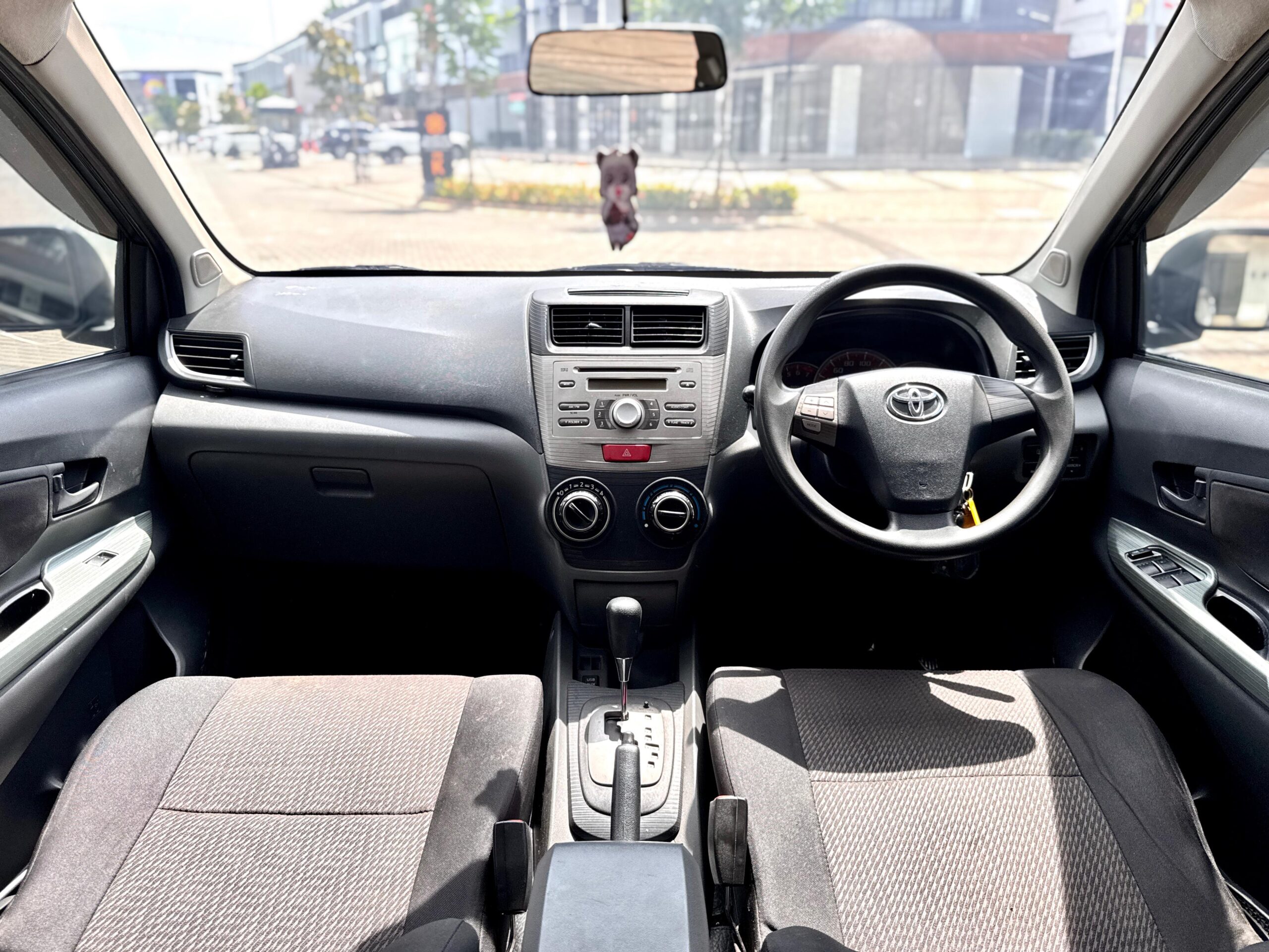 AVANZA VELOZ 1.5 AT HITAM 2012 - Gambar 10