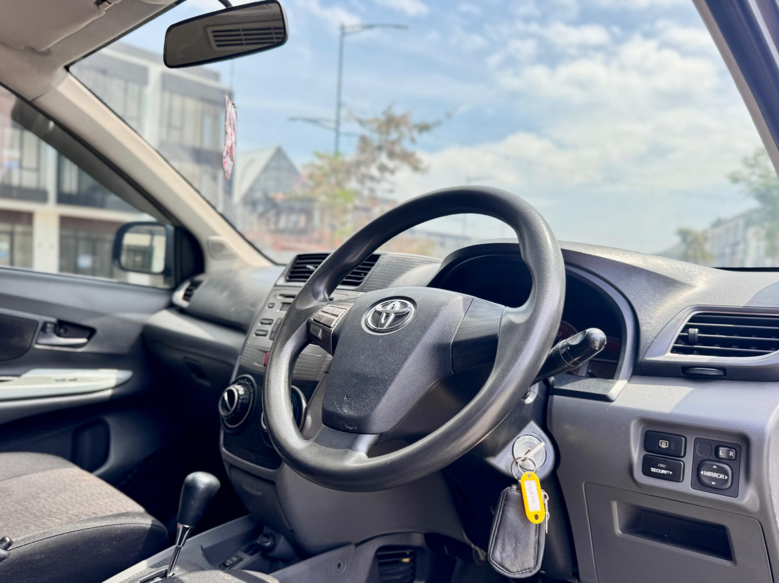 AVANZA VELOZ 1.5 AT HITAM 2012 - Gambar 9