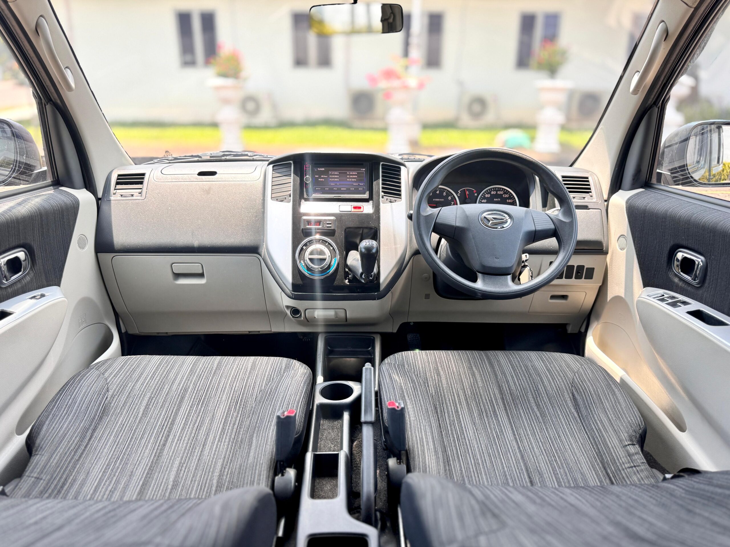 LUXIO MT HITAM 2020 - Gambar 9