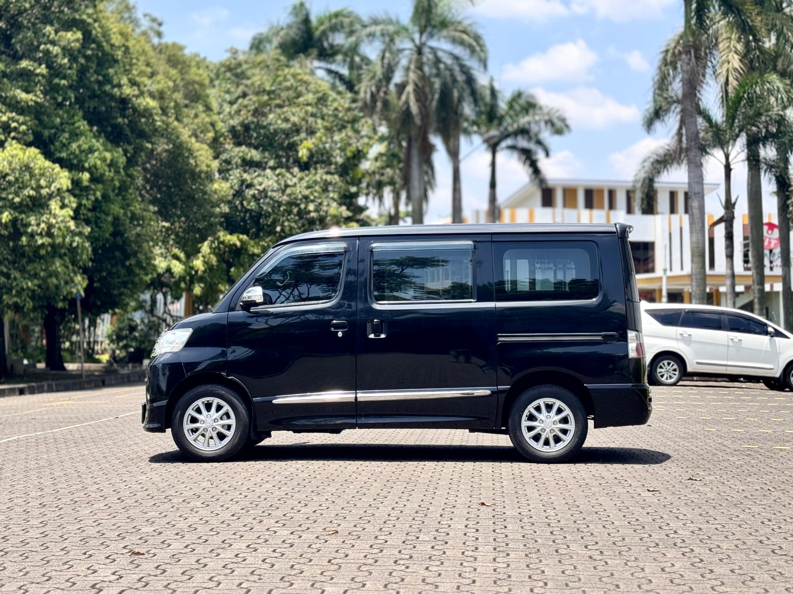 LUXIO MT HITAM 2020 - Gambar 4