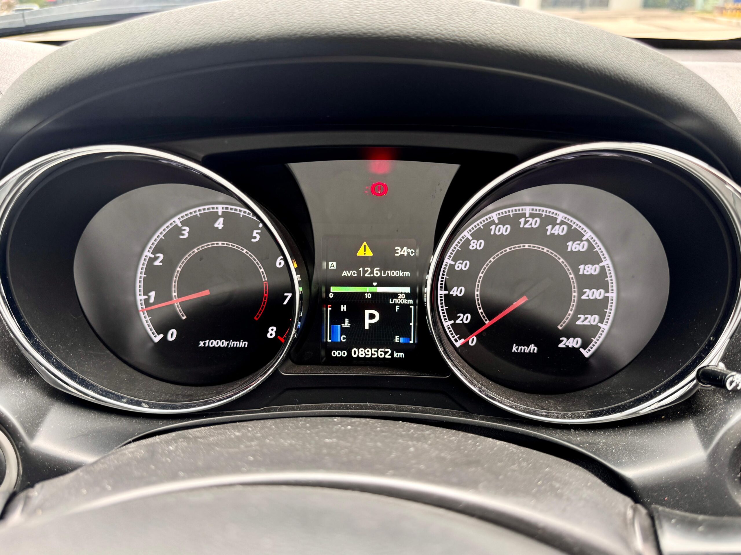 OUTLANDER PX AT HITAM 2018 - Gambar 8