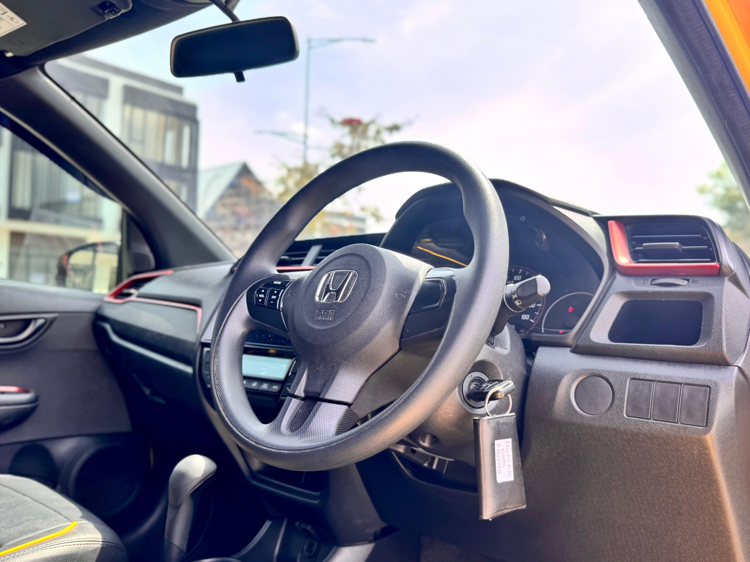 BRIO RS AT KUNING 2020 - Gambar 9