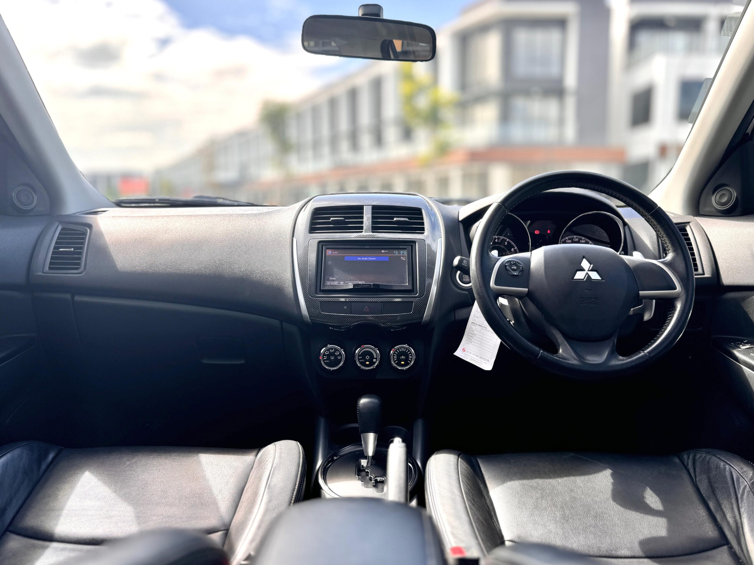 OUTLANDER PX AT HITAM 2018 - Gambar 11