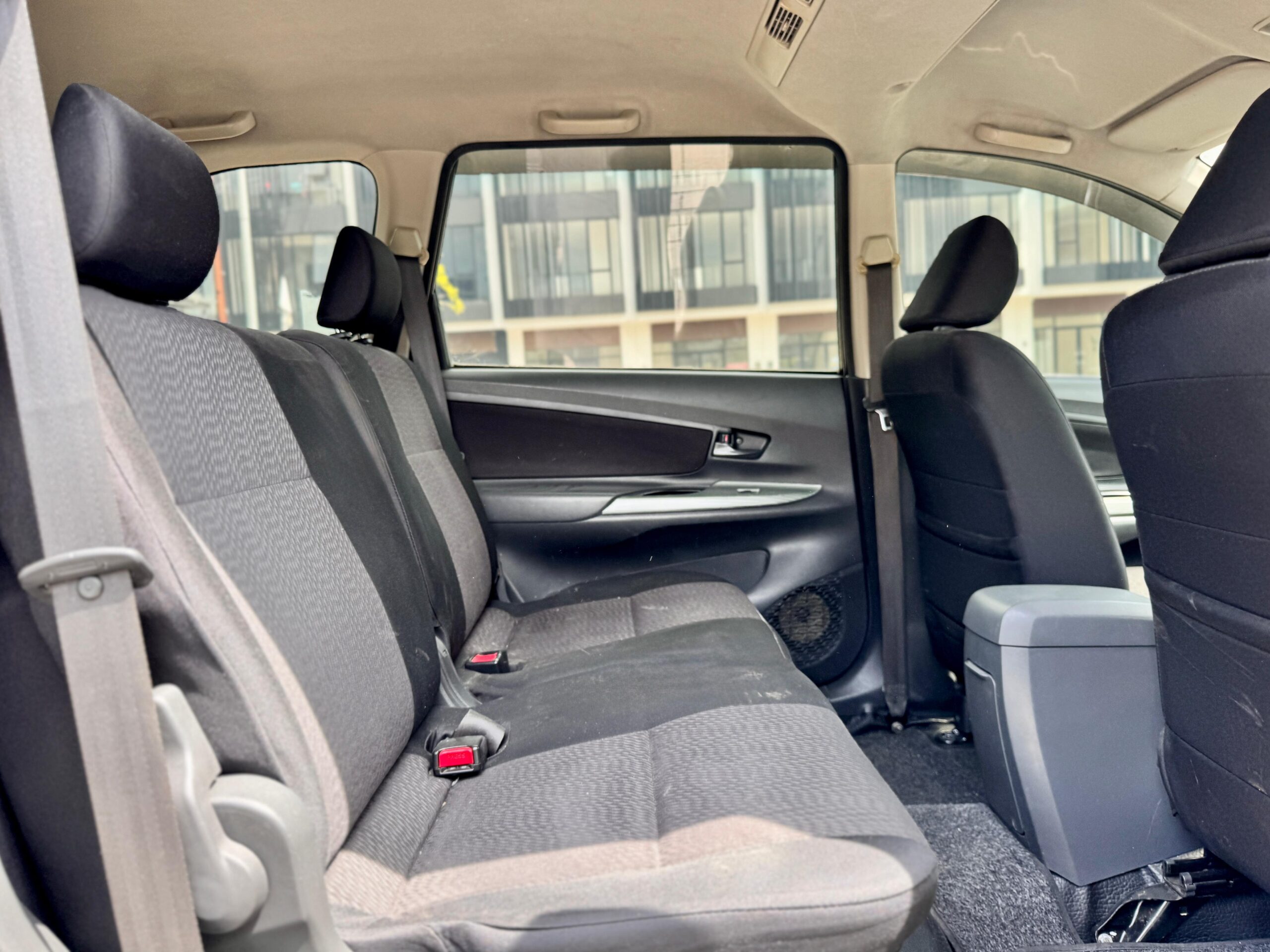 AVANZA VELOZ 1.5 AT HITAM 2012 - Gambar 14