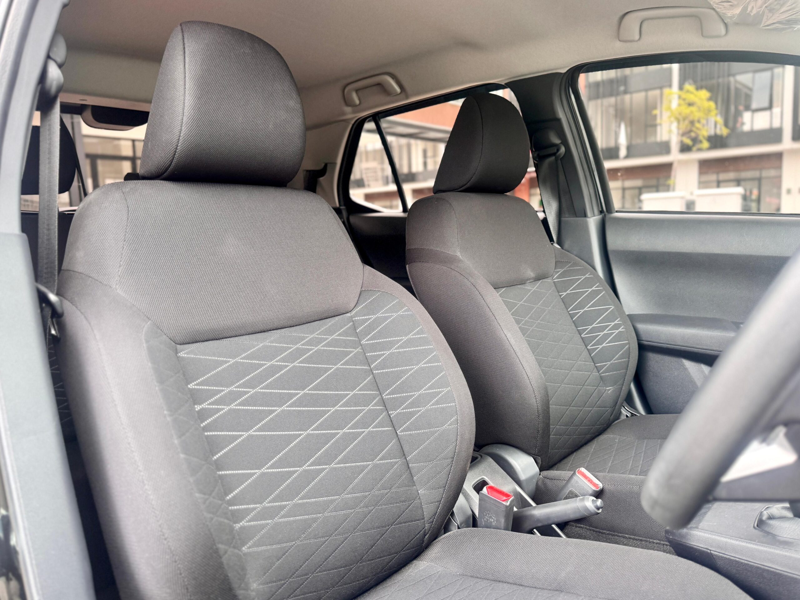 AGYA 1.2 G MT HITAM 2024 - Gambar 12