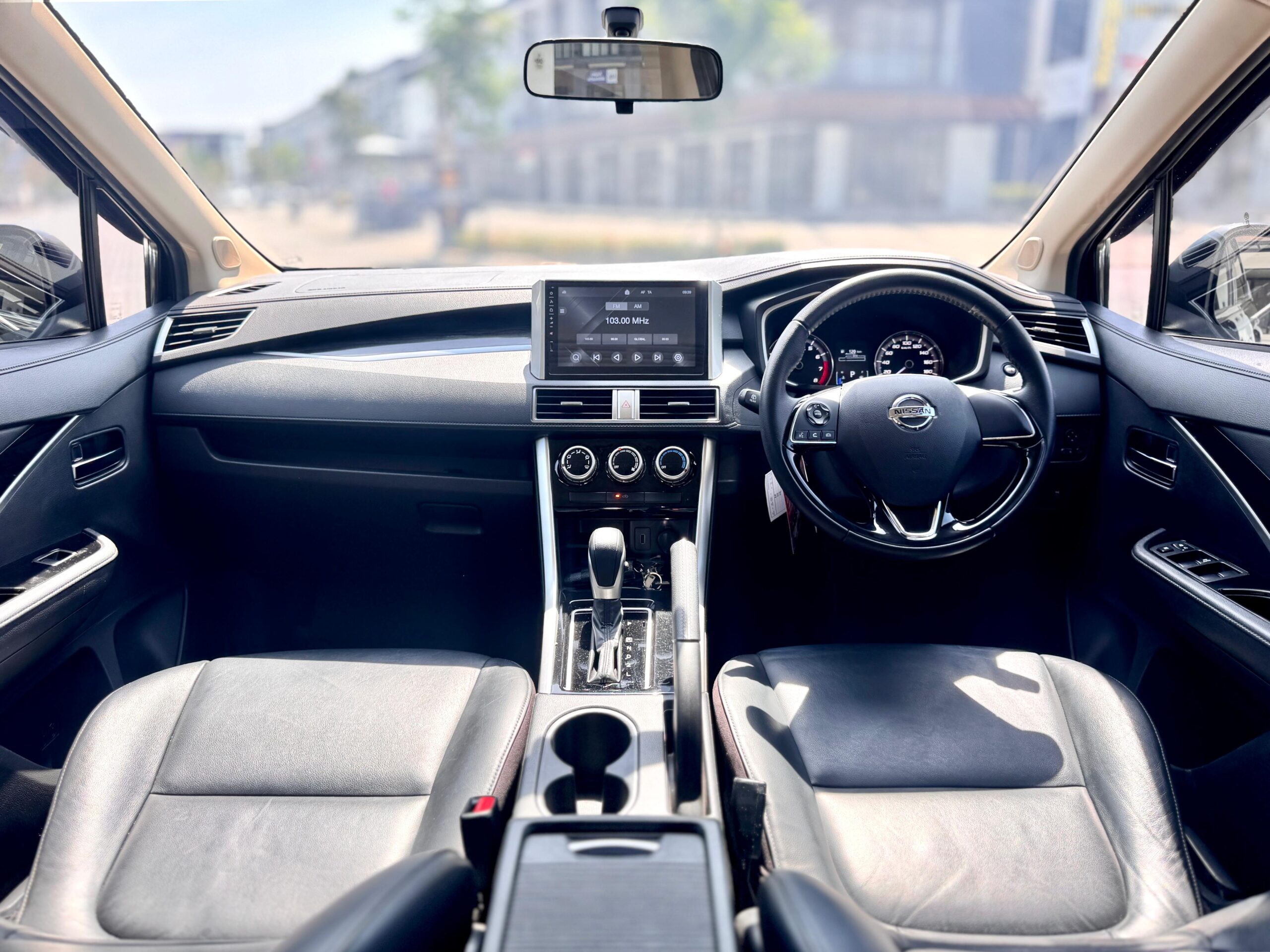 LIVINA VL AT HITAM 2021 - Gambar 9