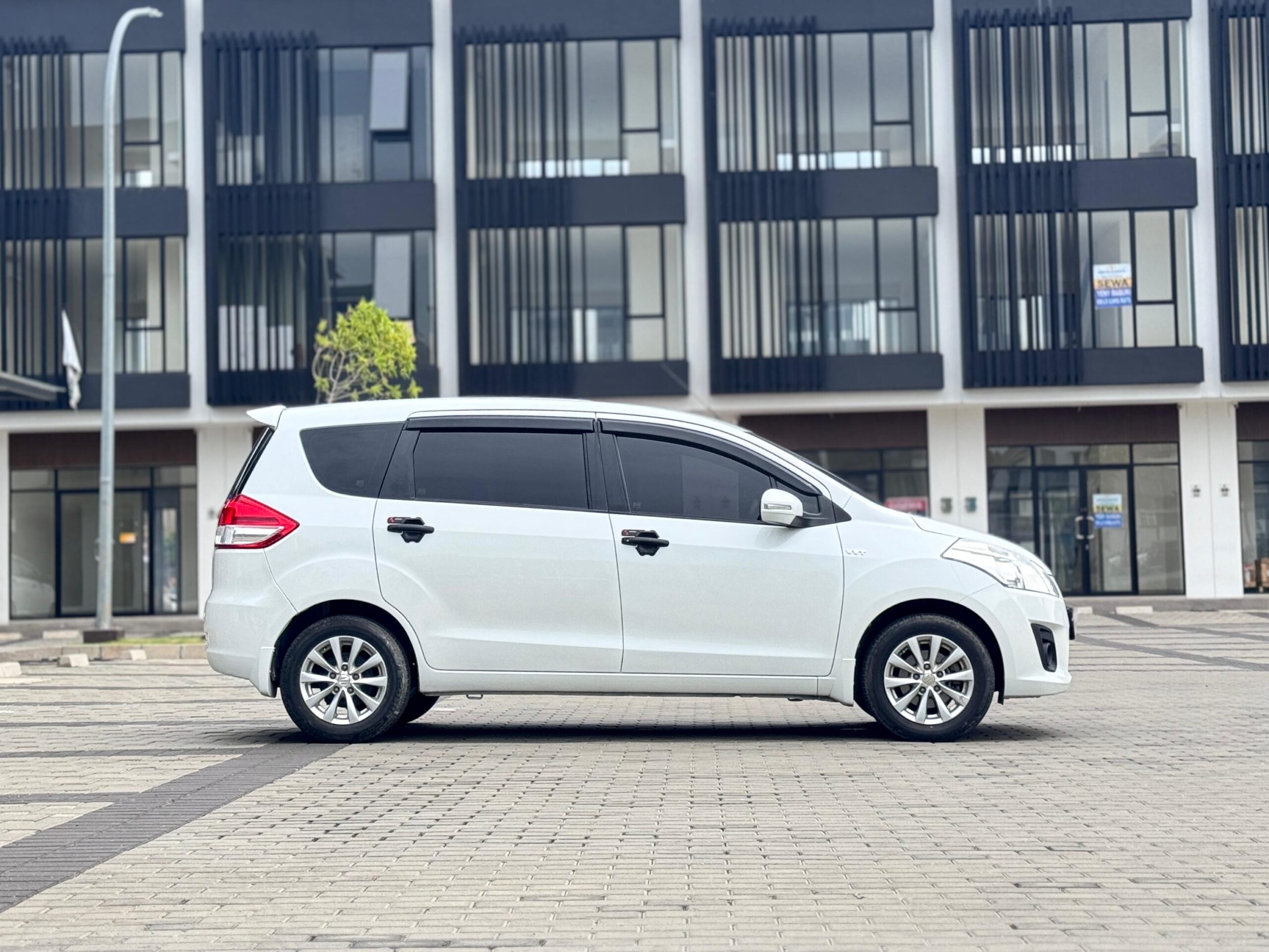 ERTIGA GL MT PUTIH 2013 - Gambar 5
