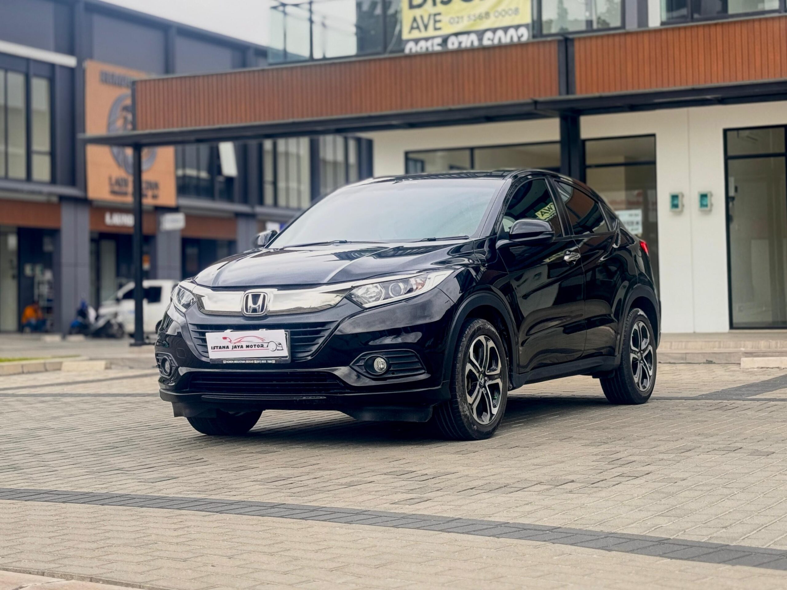 HRV E AT HITAM 2021 - Gambar 3