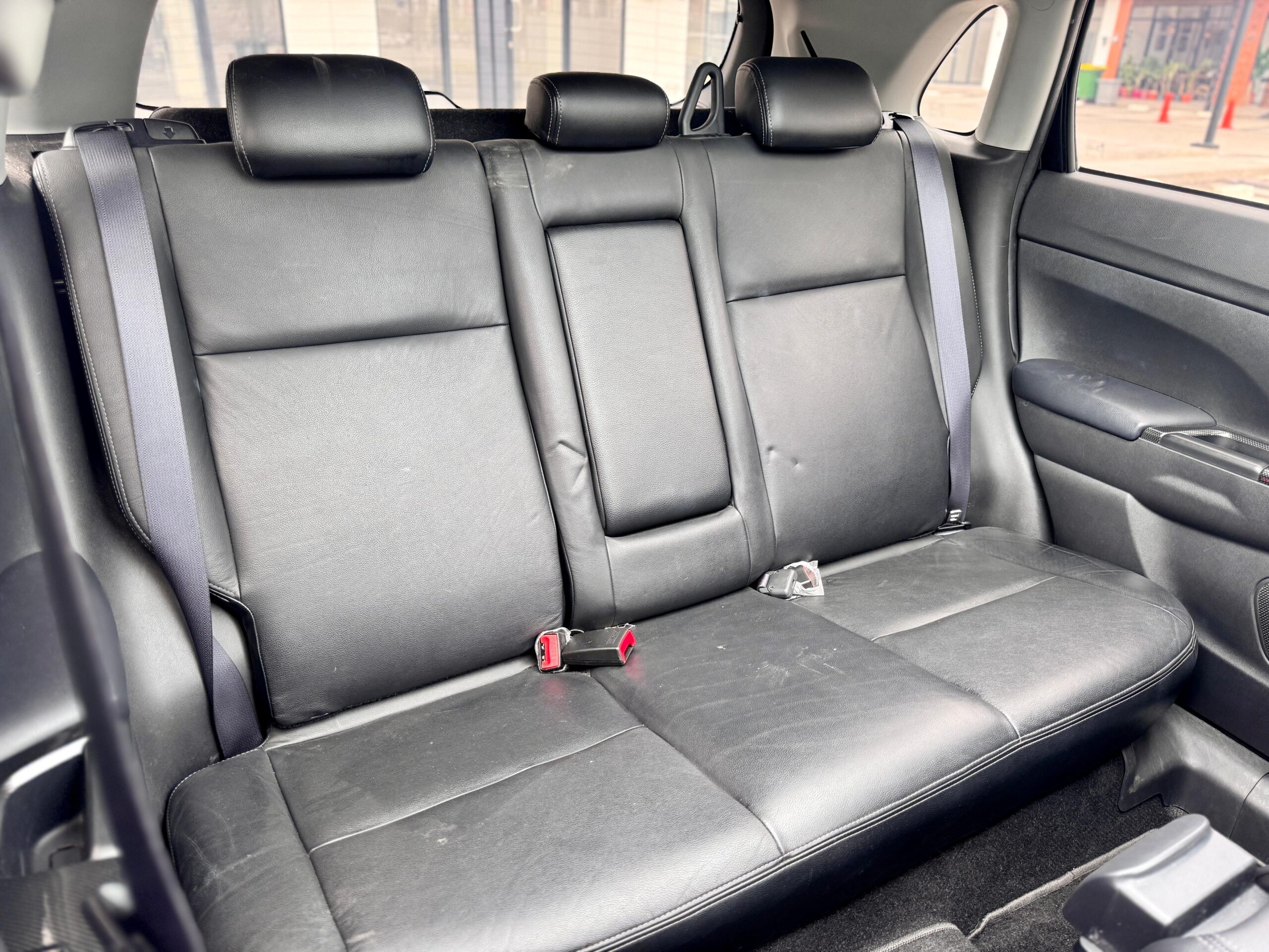 OUTLANDER PX AT HITAM 2018 - Gambar 14