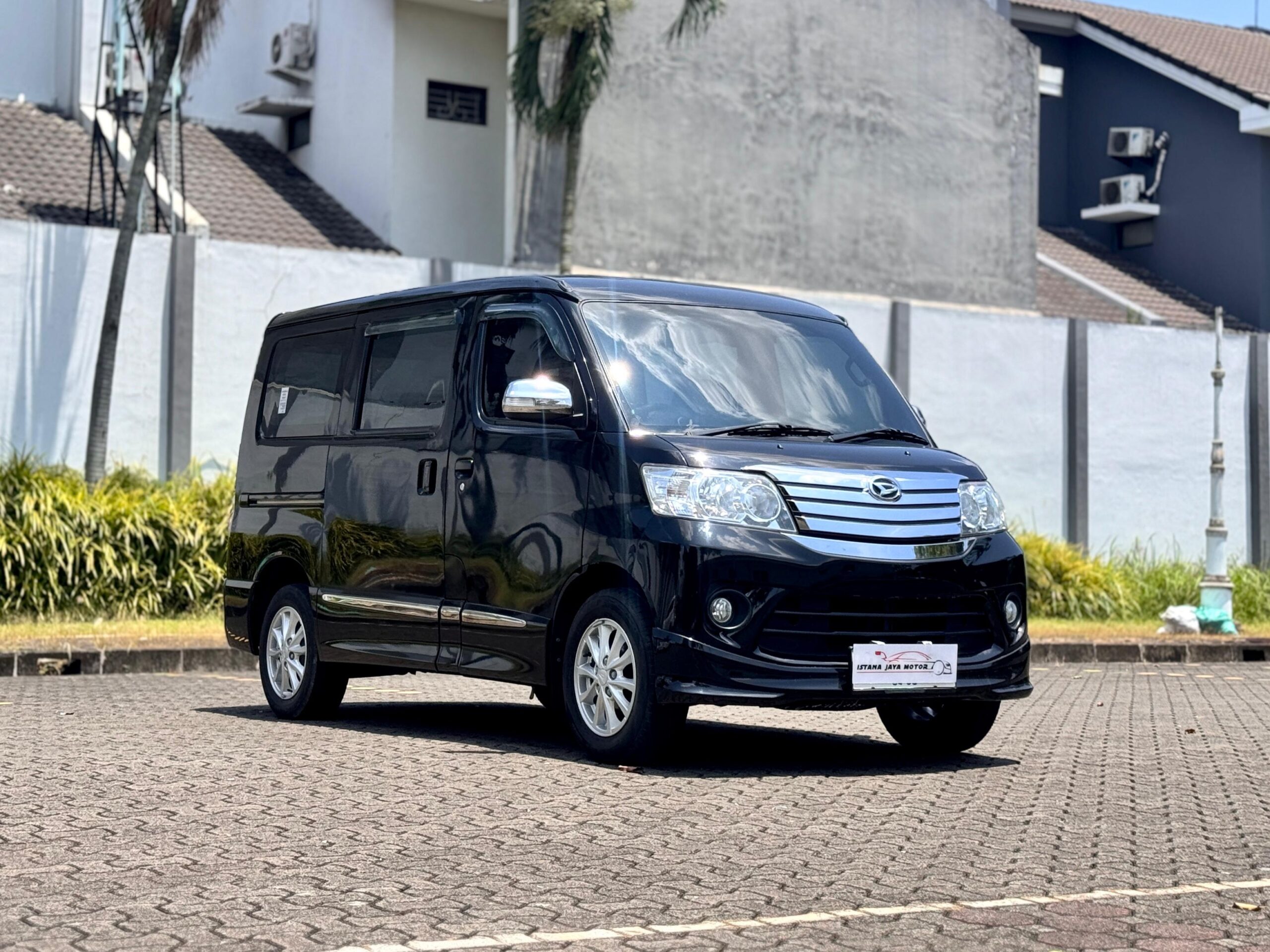 LUXIO MT HITAM 2020 - Gambar 3