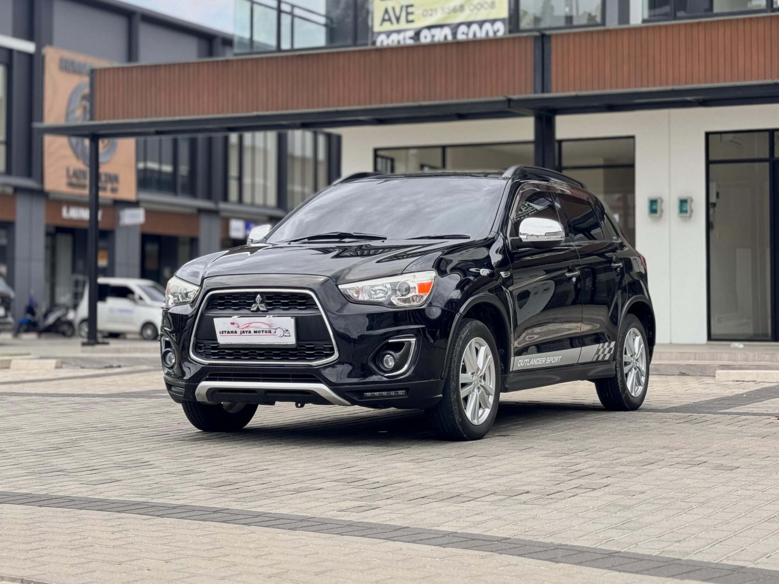 OUTLANDER PX AT HITAM 2018 - Gambar 3