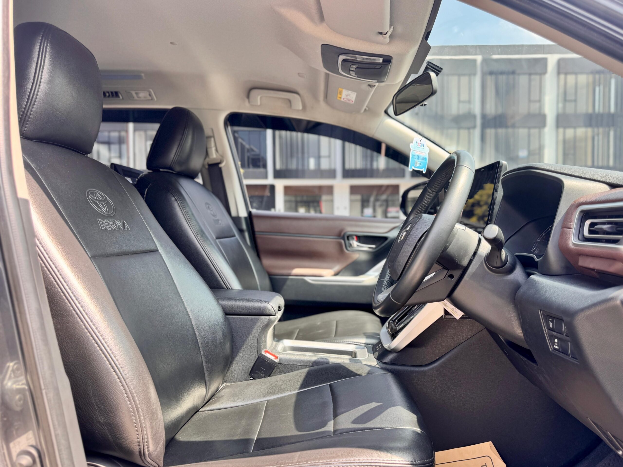 INNOVA ZENIX 2.0 V AT ABU 2022 - Gambar 11