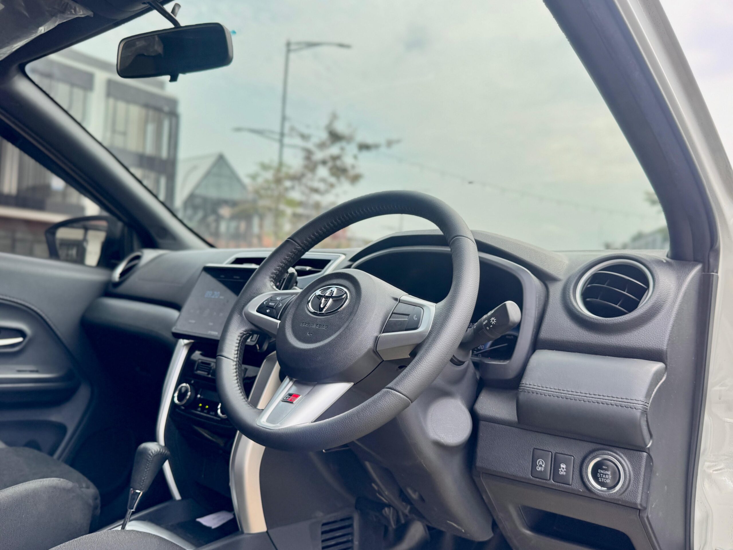 RUSH GR SPORT AT PUTIH 2024 - Gambar 10