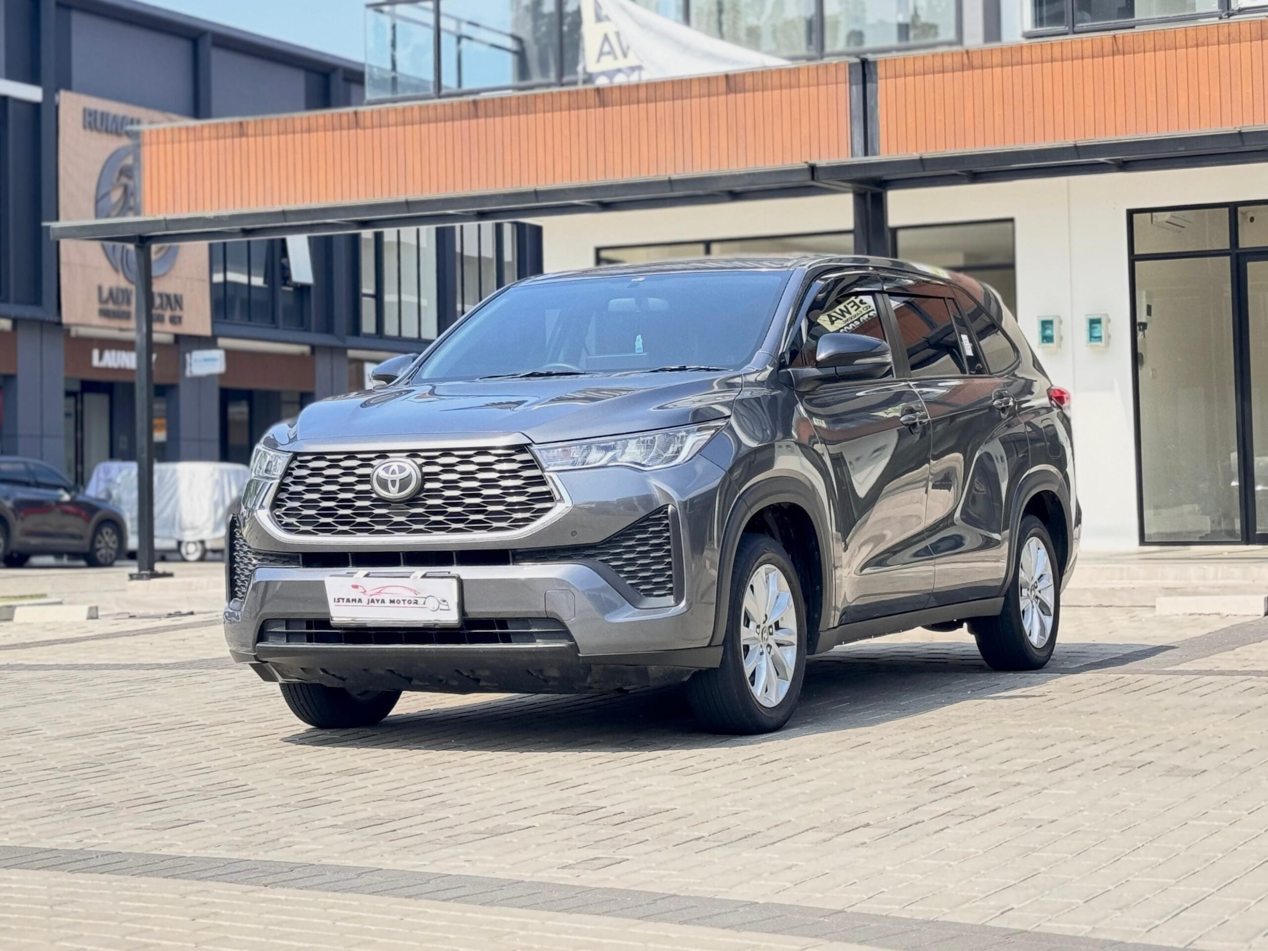 INNOVA ZENIX 2.0 V AT ABU 2022 - Gambar 2