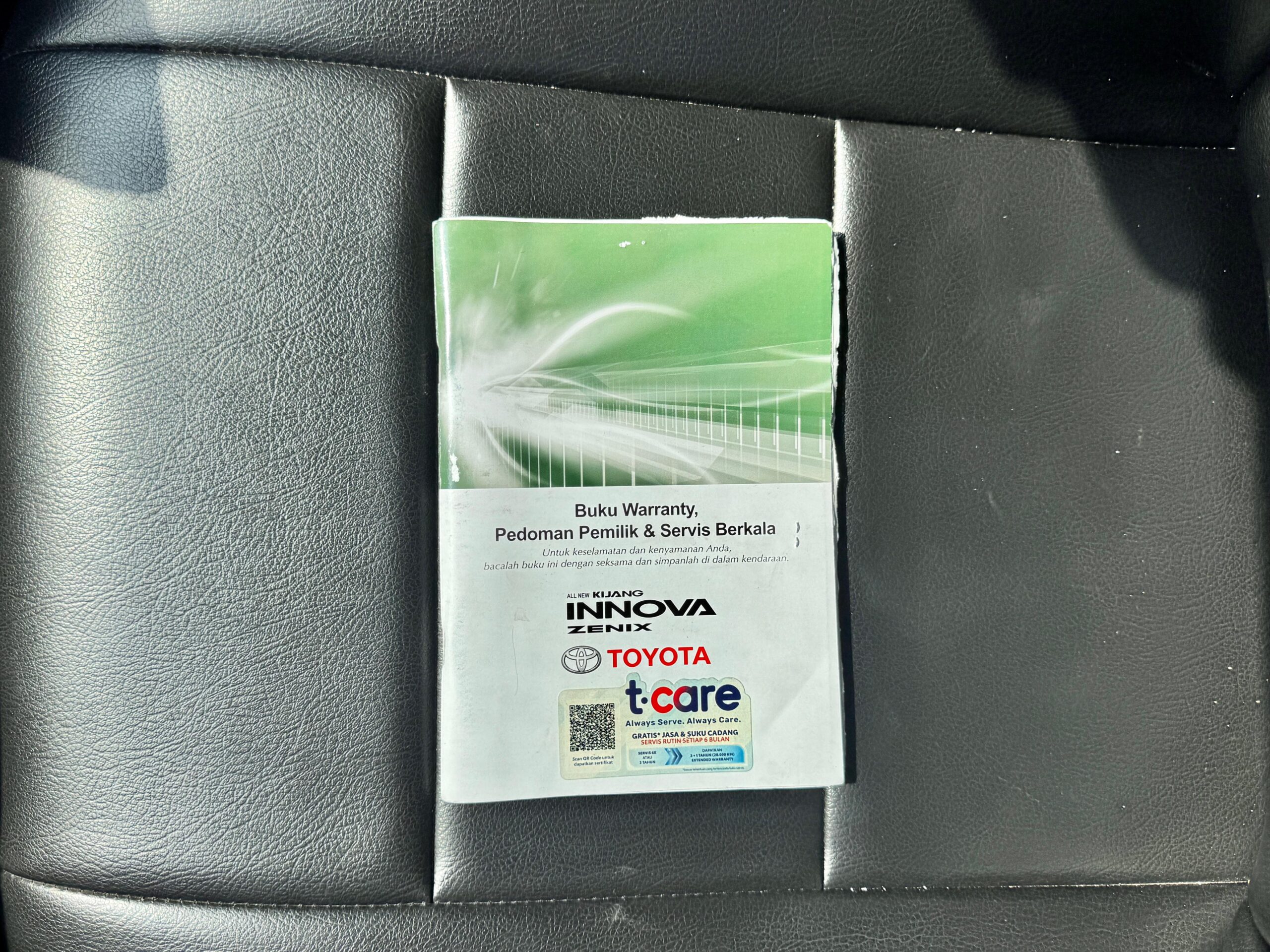 INNOVA ZENIX 2.0 V AT ABU 2022 - Gambar 16