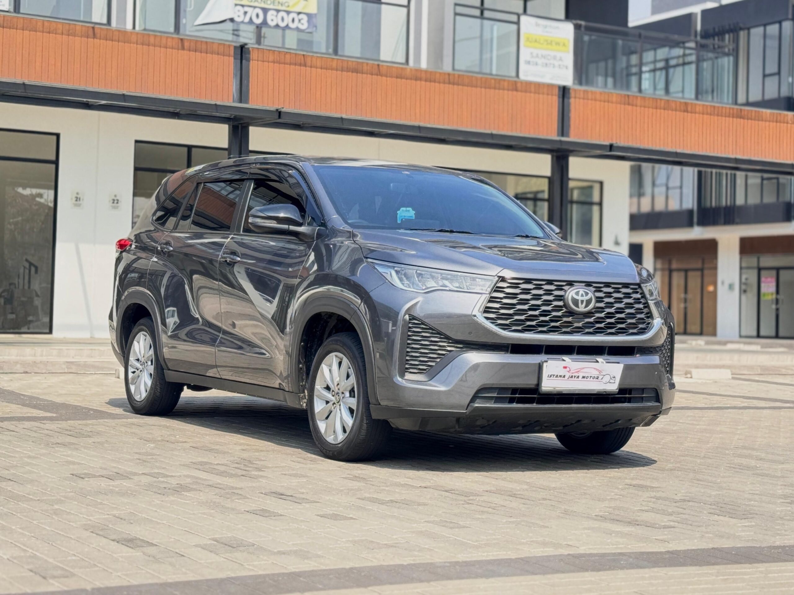 INNOVA ZENIX 2.0 V AT ABU 2022 - Gambar 3