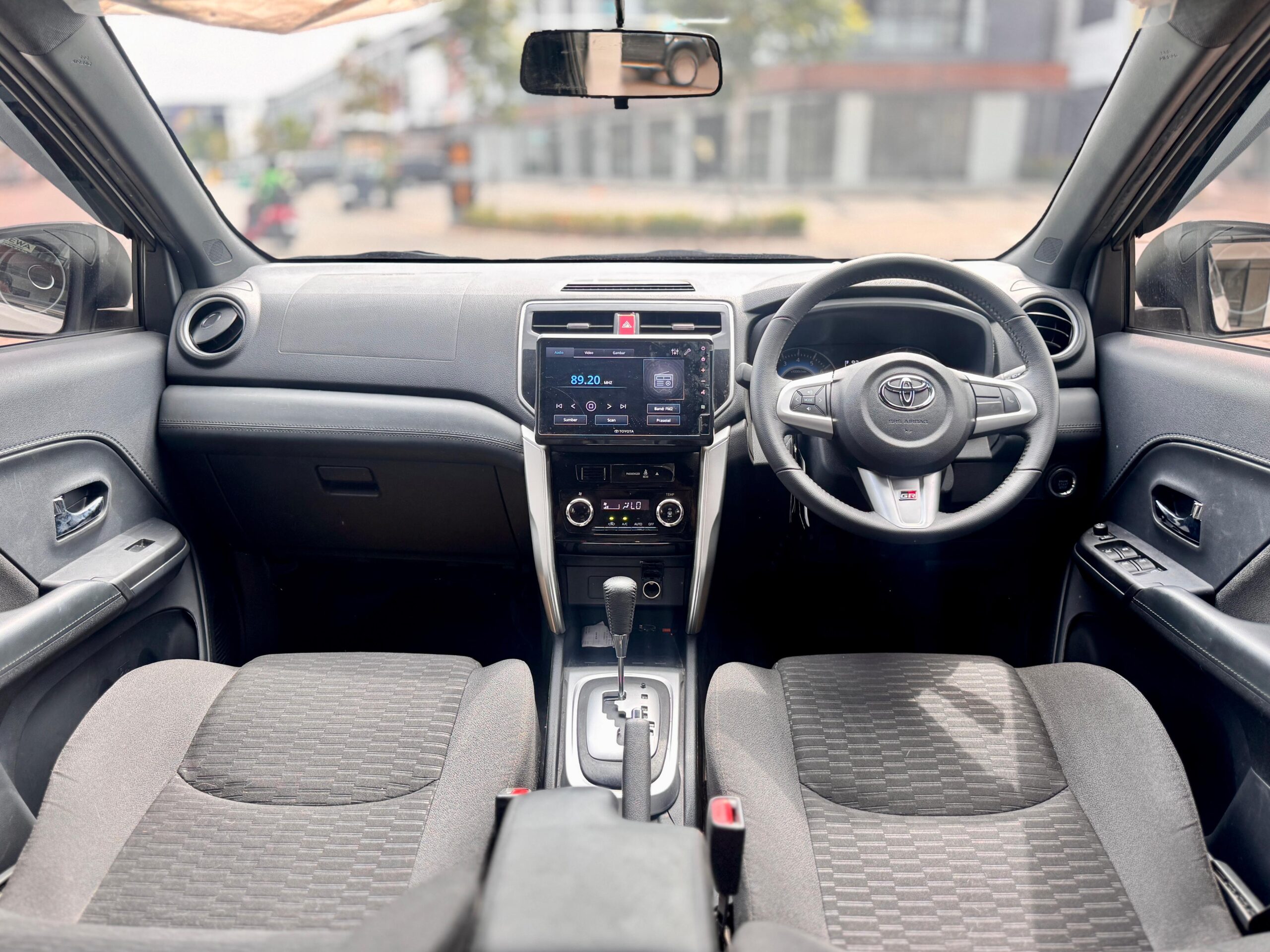 RUSH GR SPORT AT PUTIH 2024 - Gambar 9