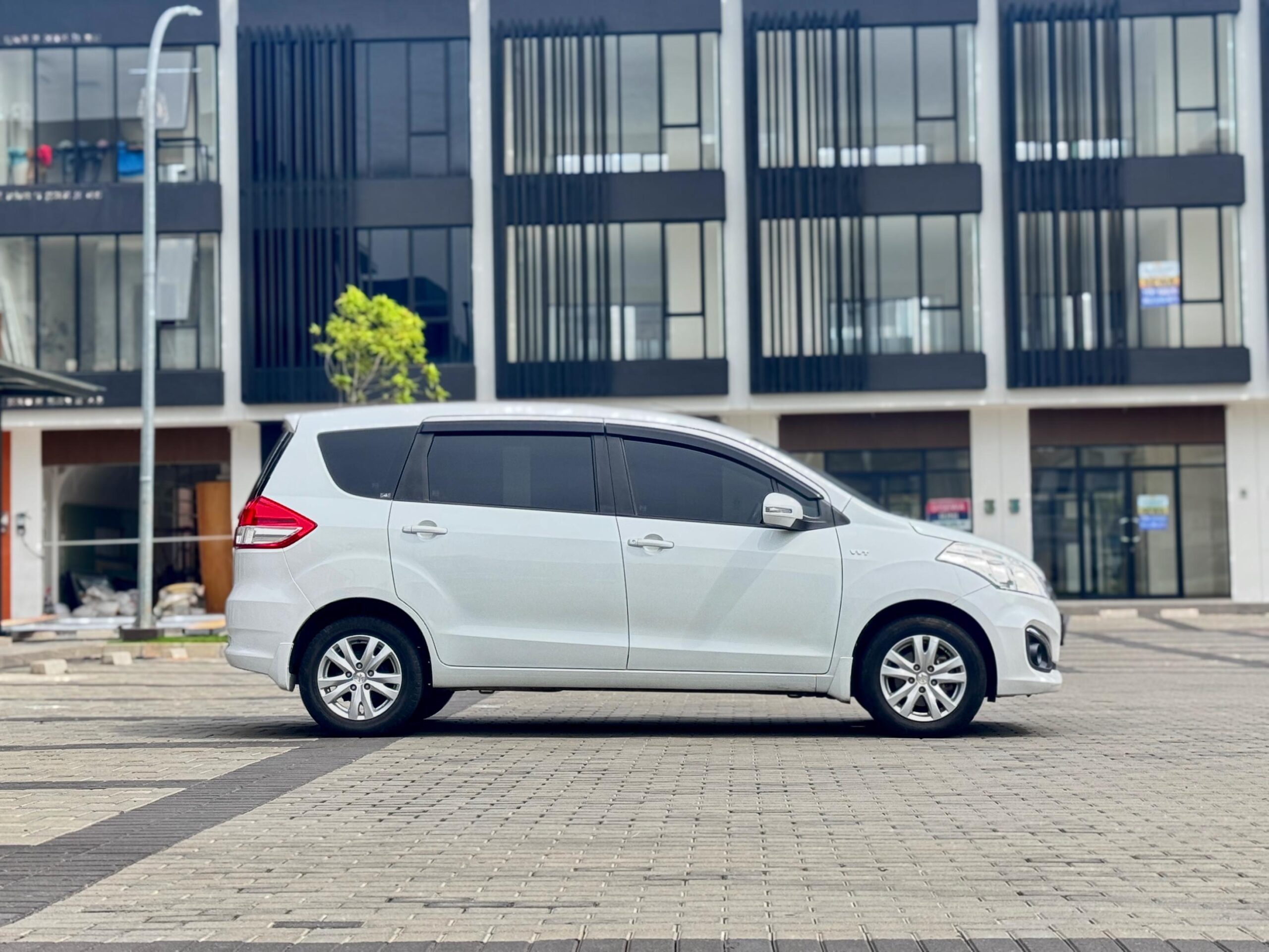 ERTIGA GX AT PUTIH 2016 - Gambar 5