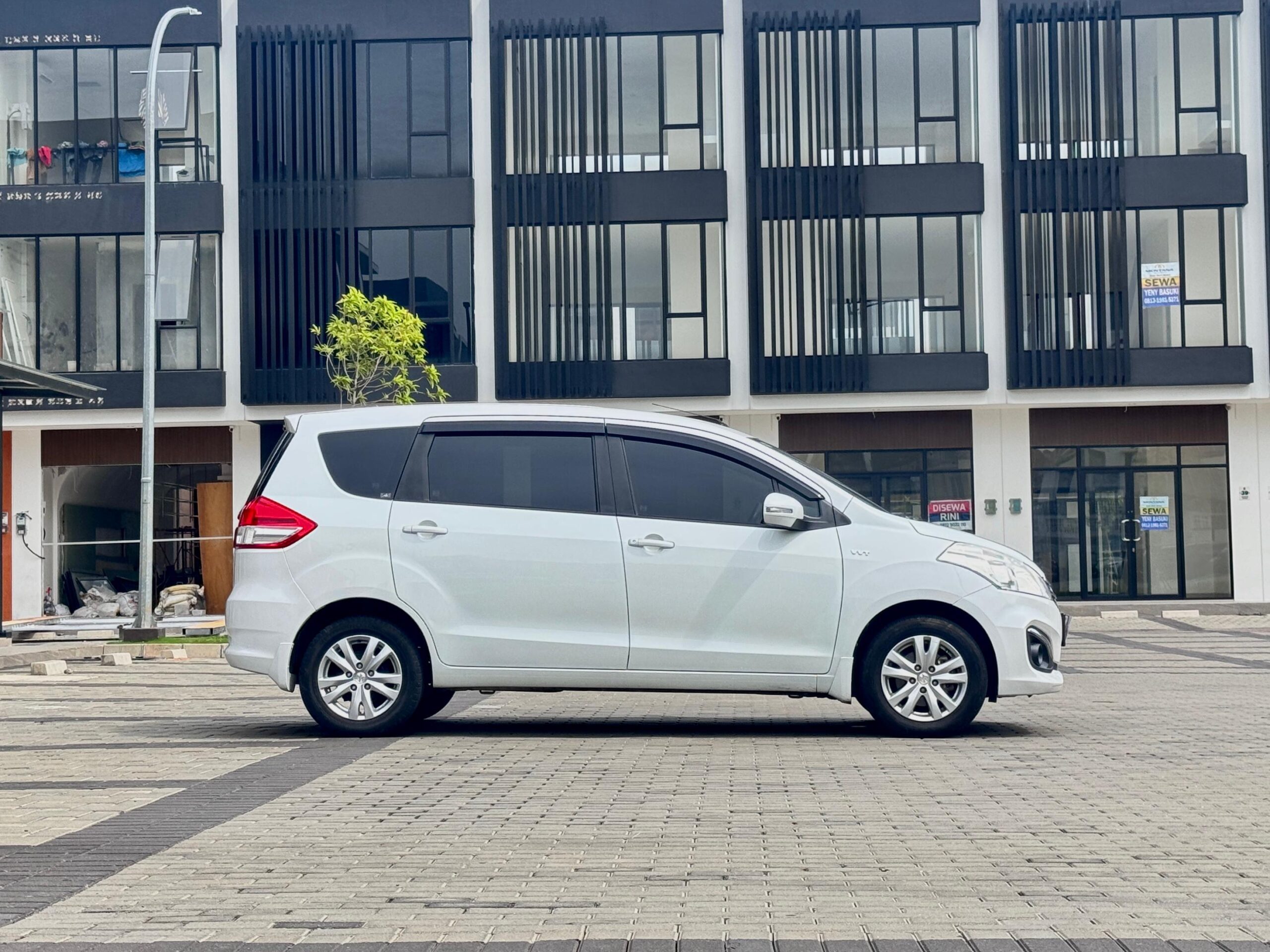 ERTIGA GX AT PUTIH 2016 - Gambar 4