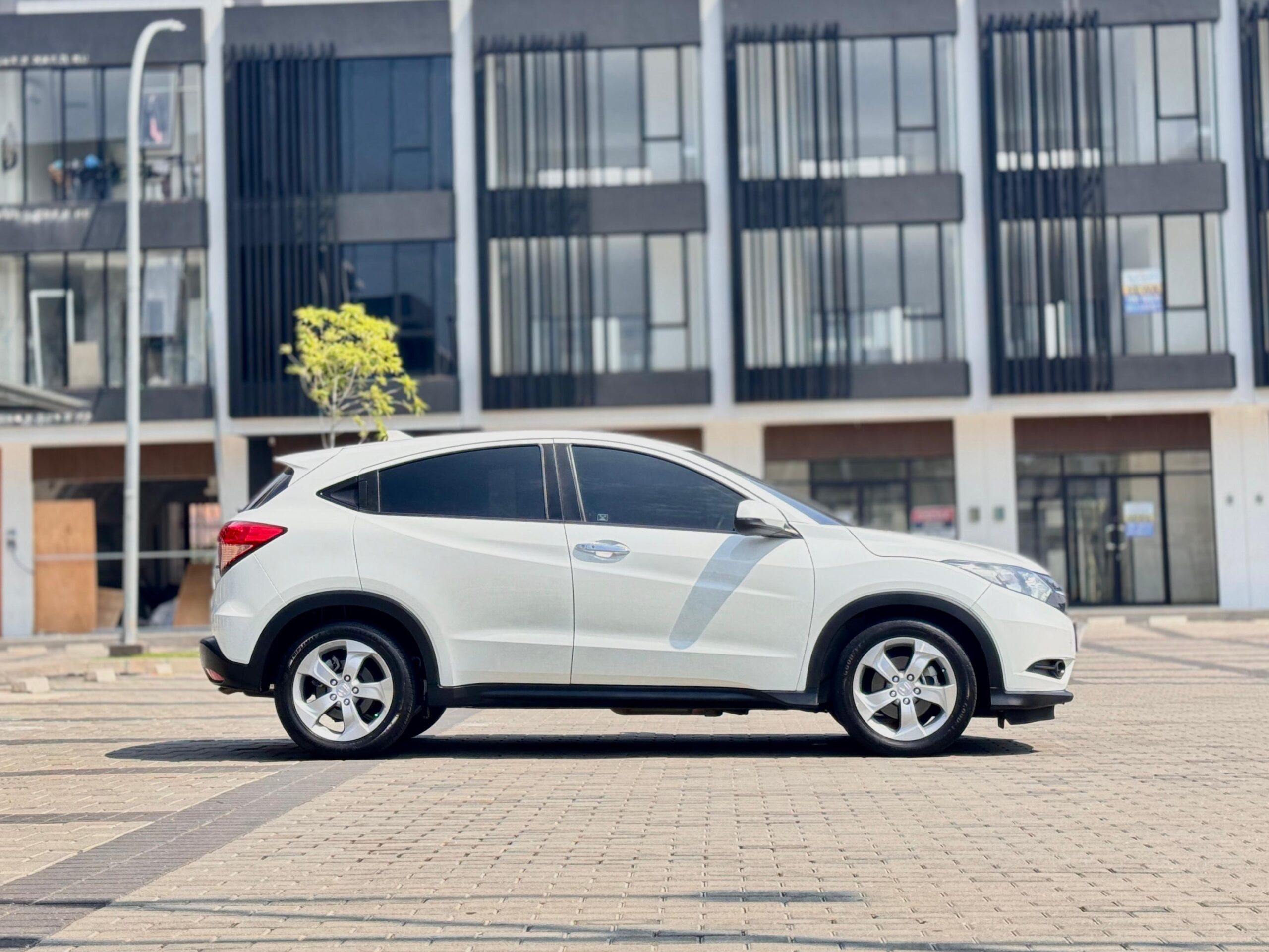 HRV E AT PUTIH 2015 - Gambar 6