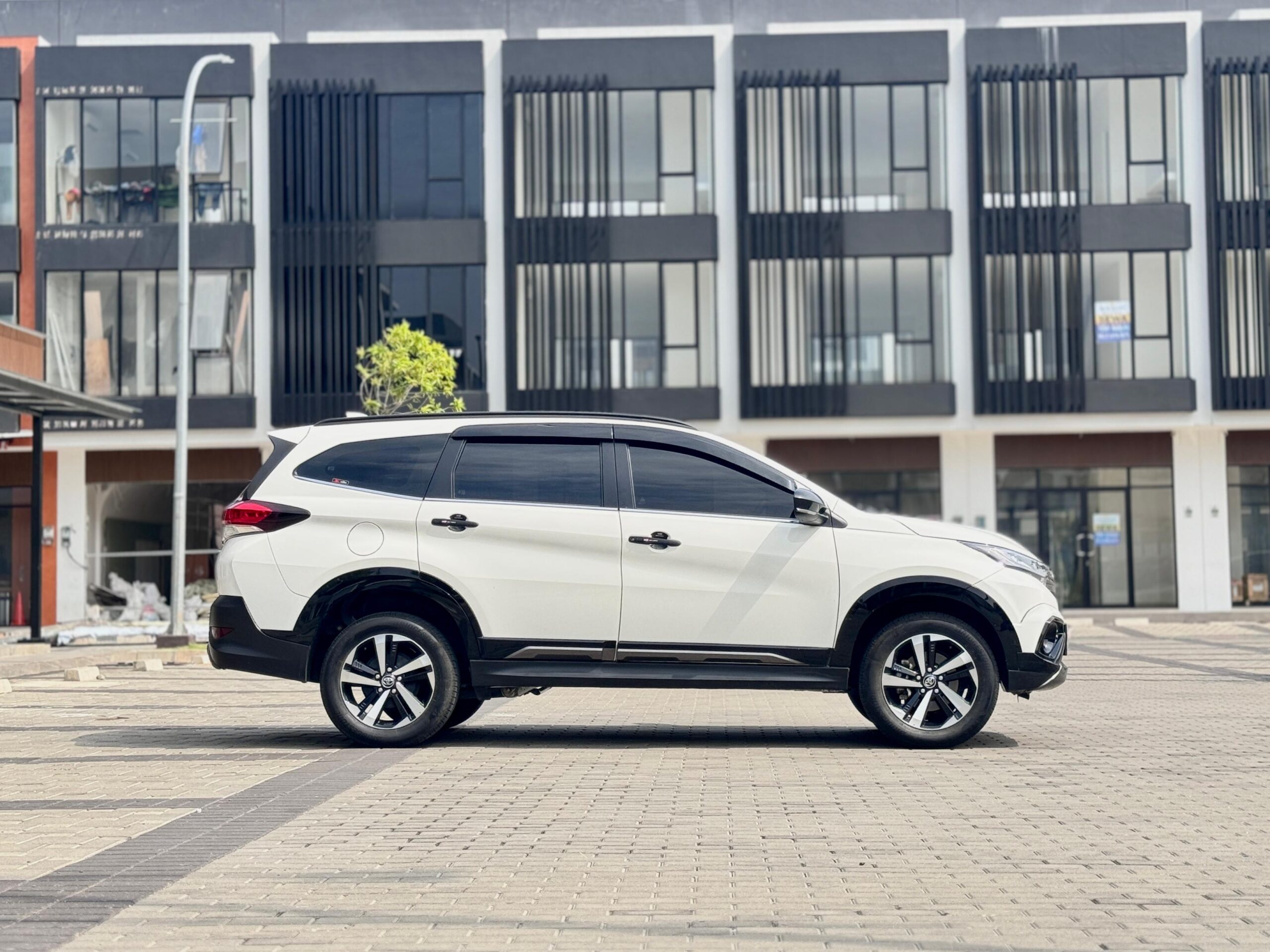 RUSH GR SPORT AT PUTIH 2024 - Gambar 7