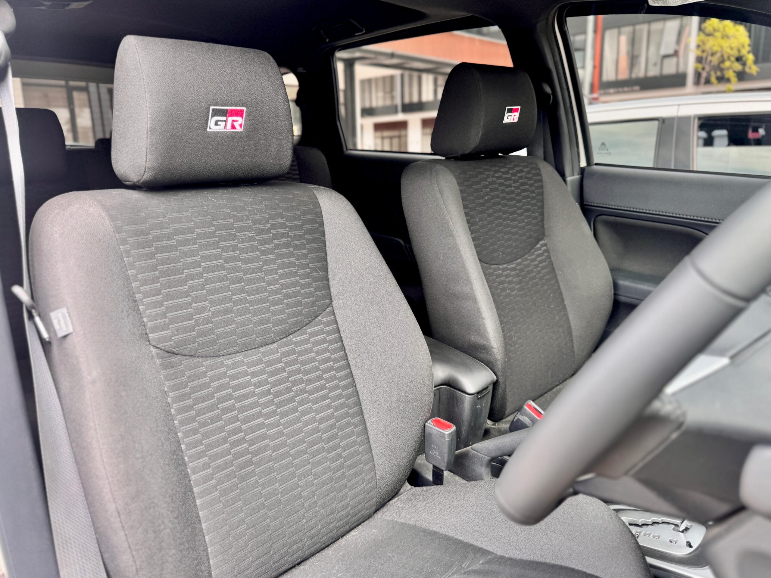 RUSH GR SPORT AT PUTIH 2024 - Gambar 12